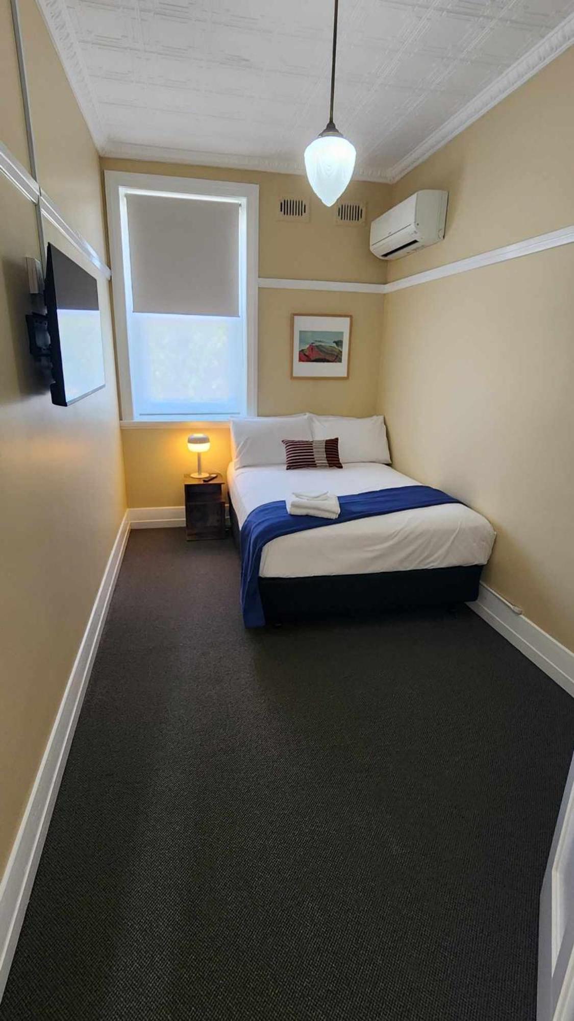 Budget Double Room photo 3