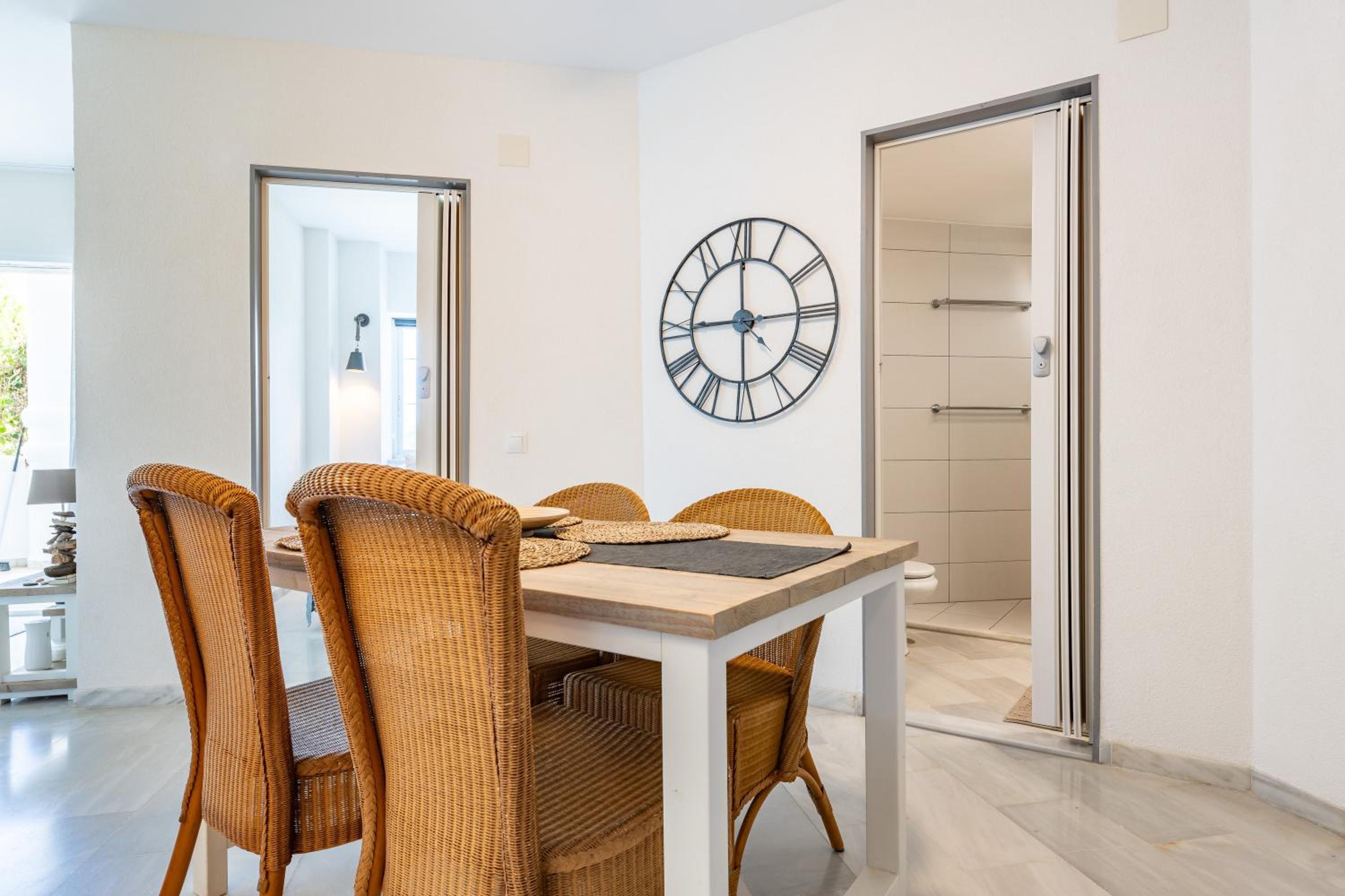 Two-Bedroom Deluxe Apartment with Garden View photo 3