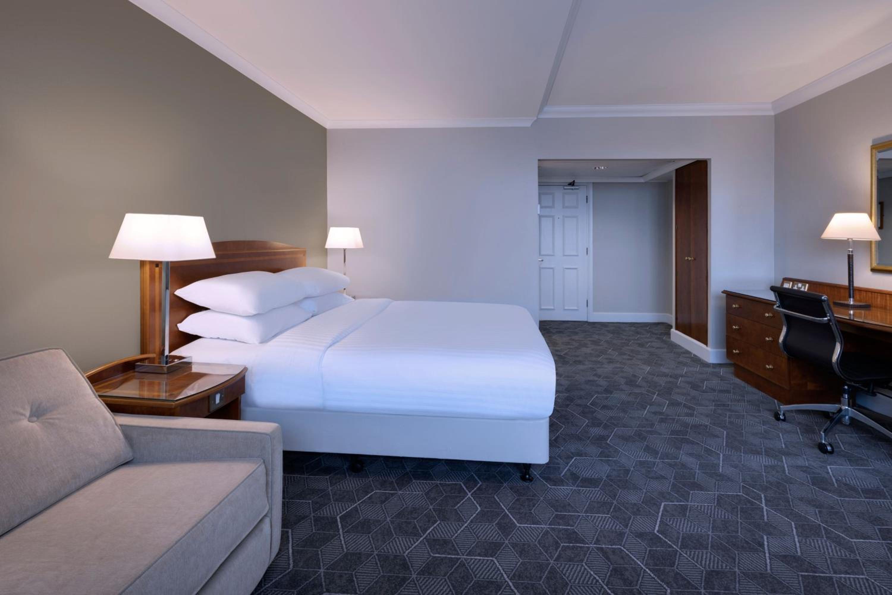 Premium Deluxe Room - Photo 4