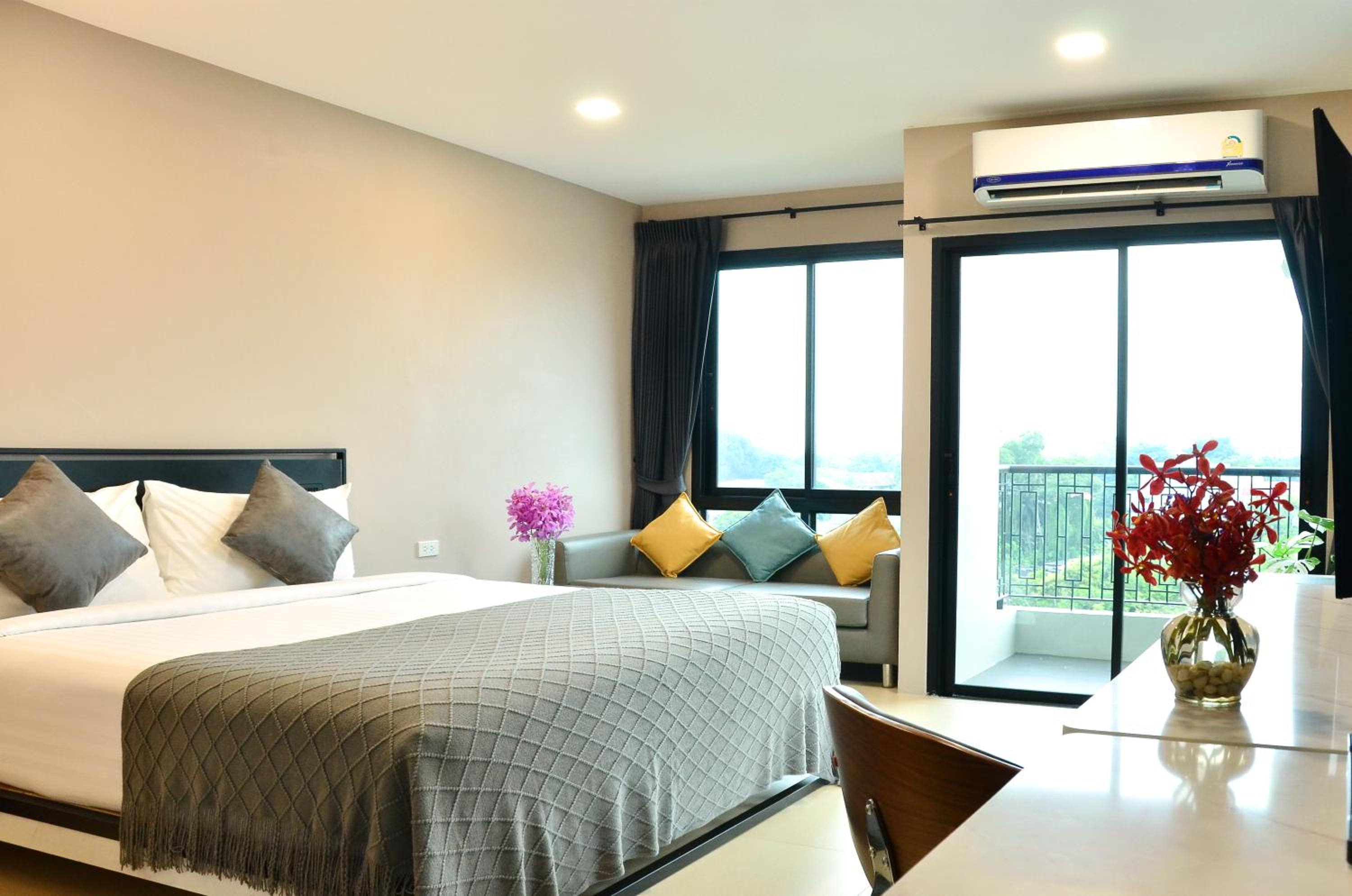 Deluxe Corner with River View photo 1