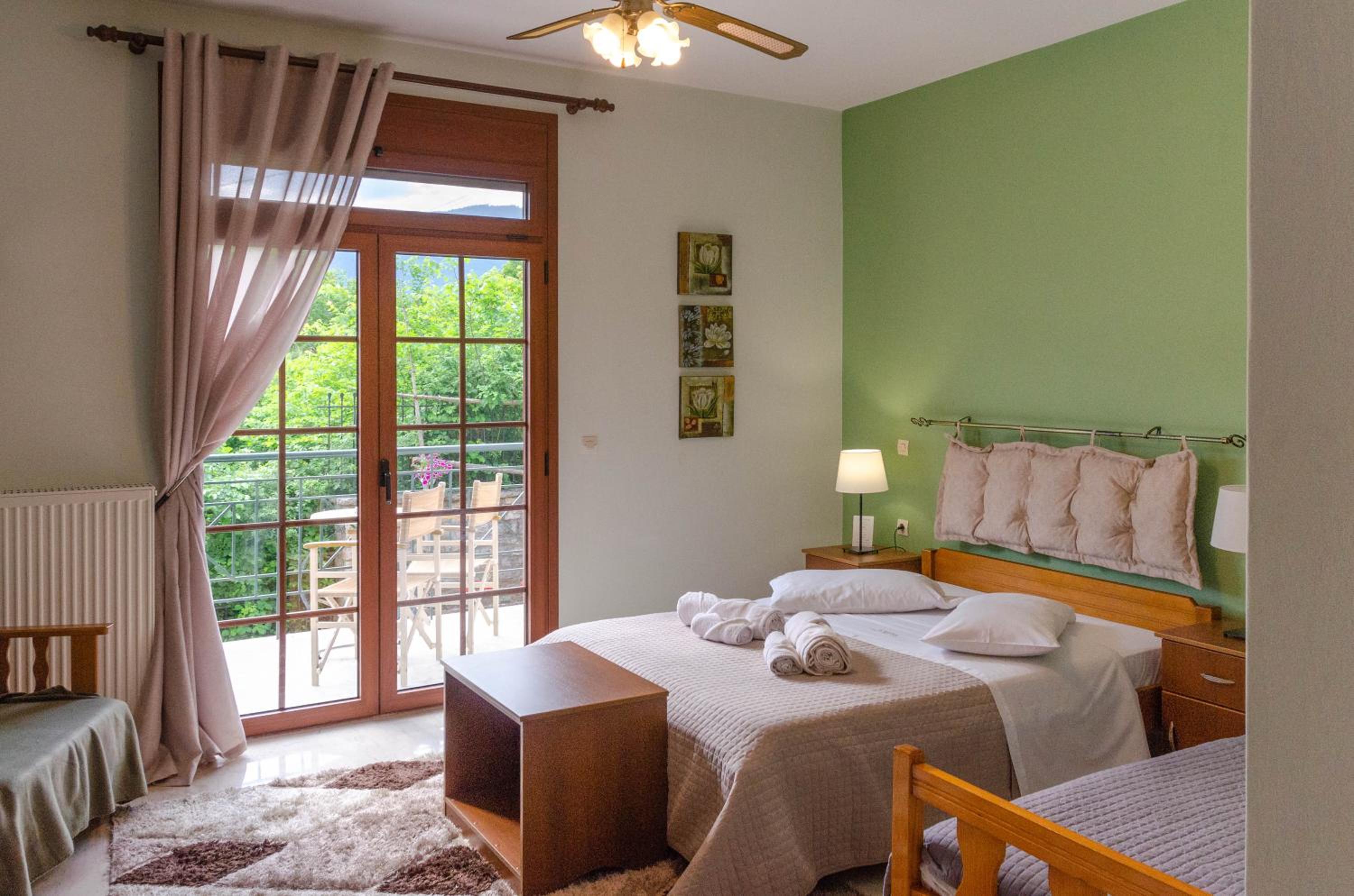 Triple Room with Balcony - Photo 5