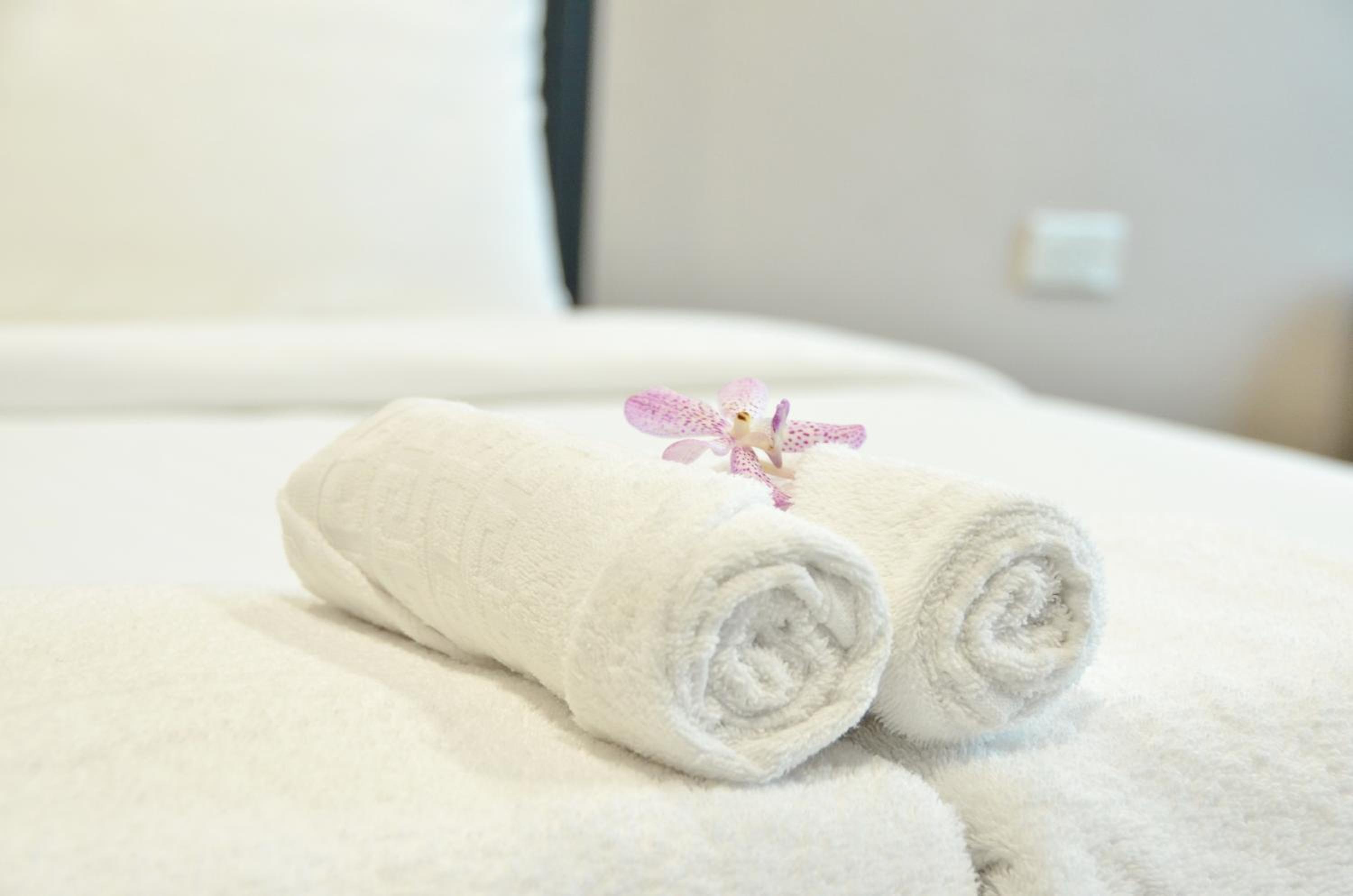 Deluxe Double Room with Balcony photo 3