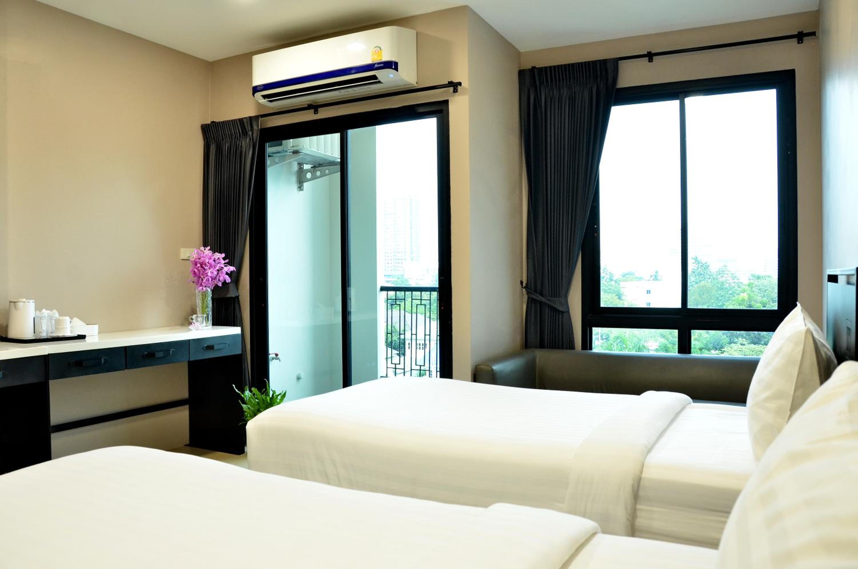 Superior Twin Room with City View photo 1