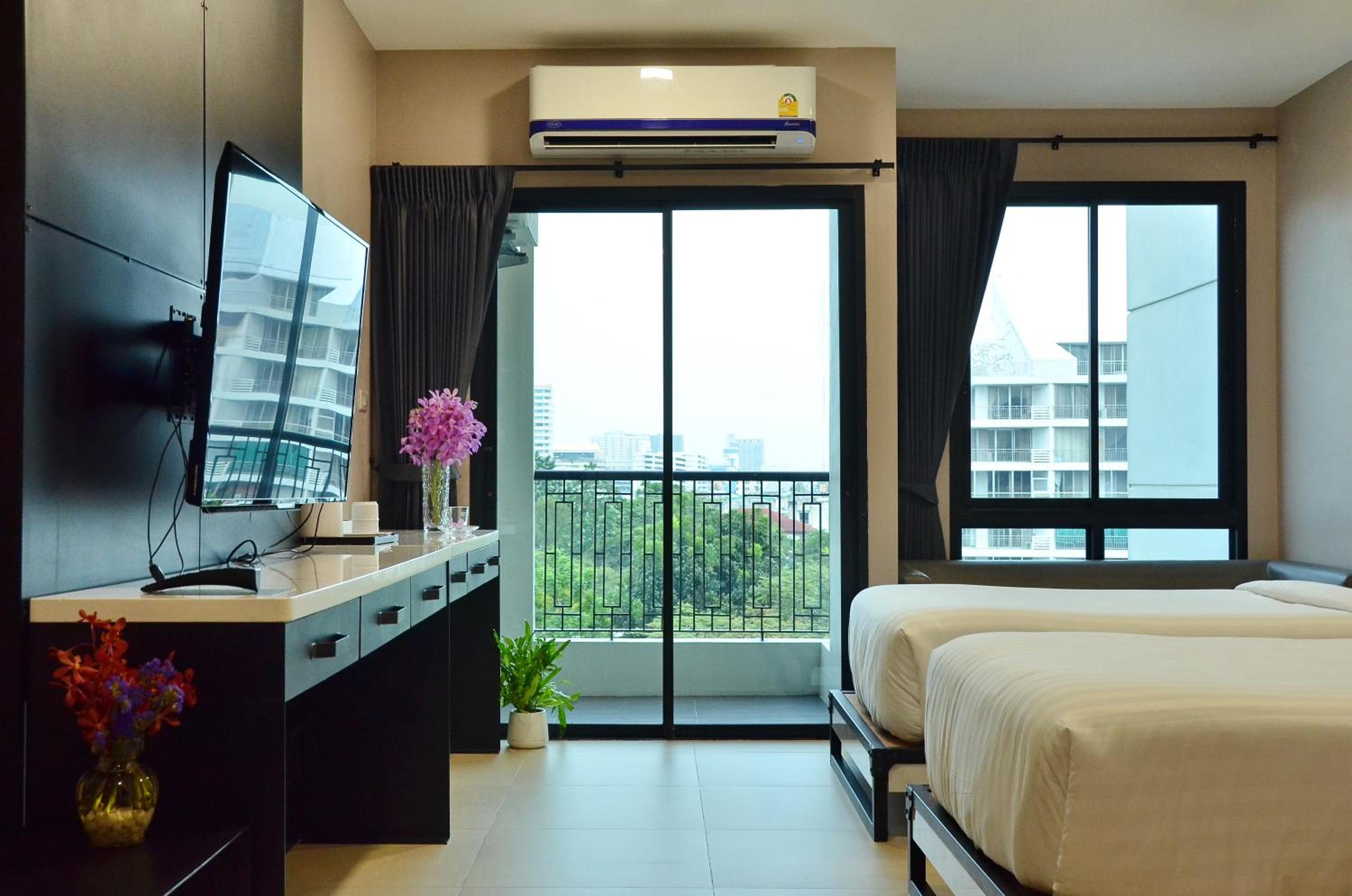 Superior Twin Room with City View photo 1