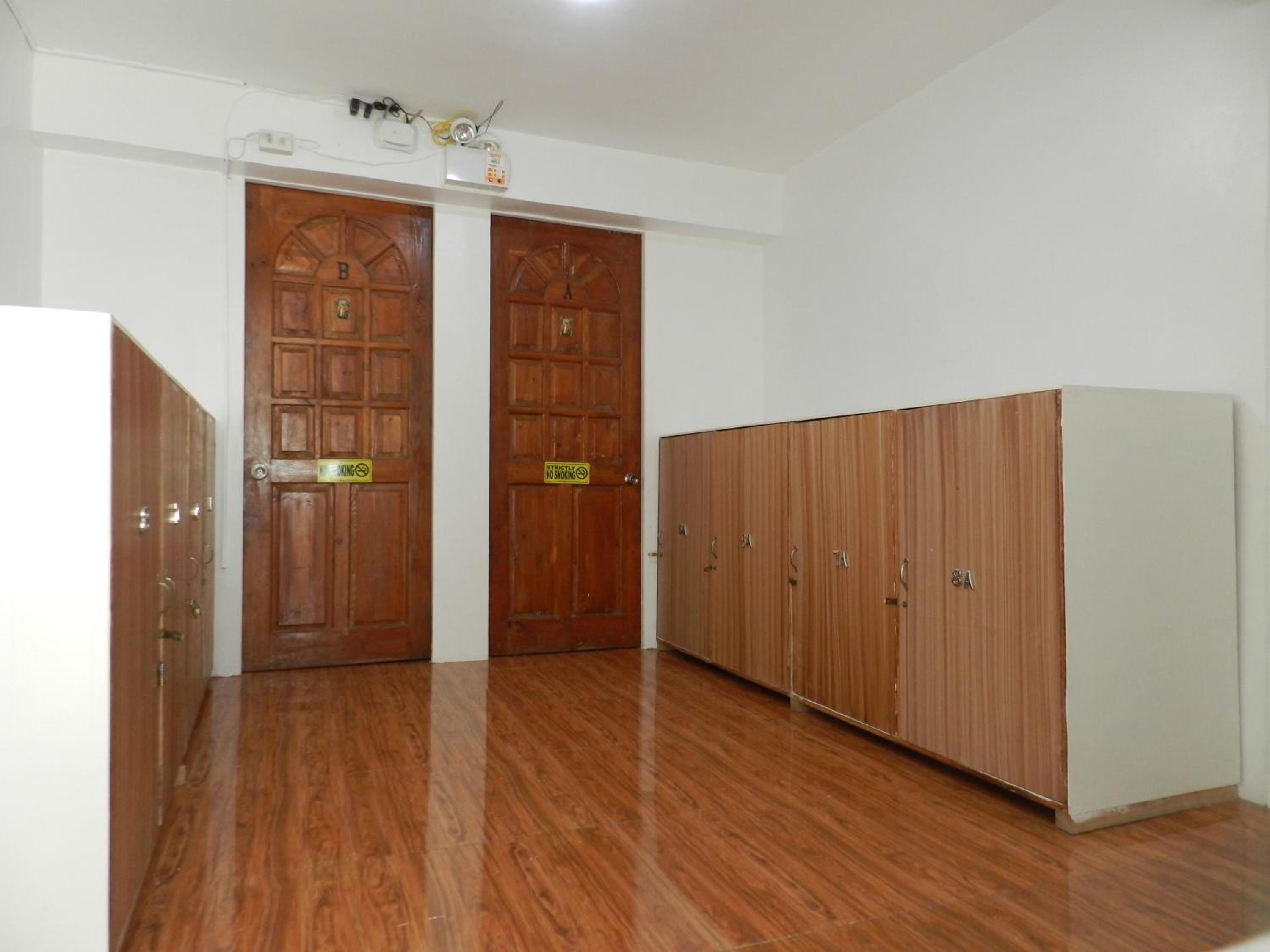 8-Bed Mixed Dormitory Room photo 3