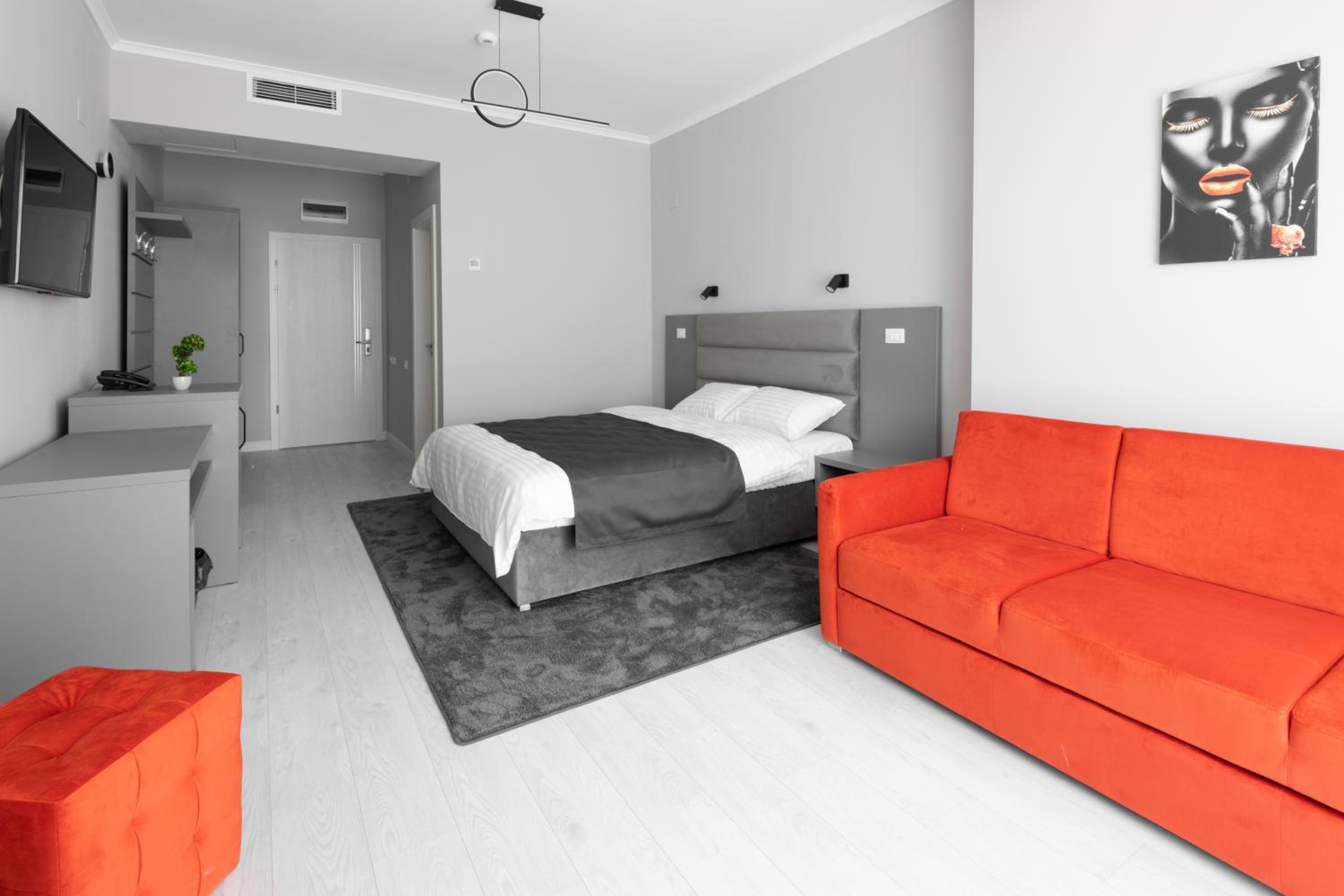 Double Room with Shower and Balcony - Photo 1