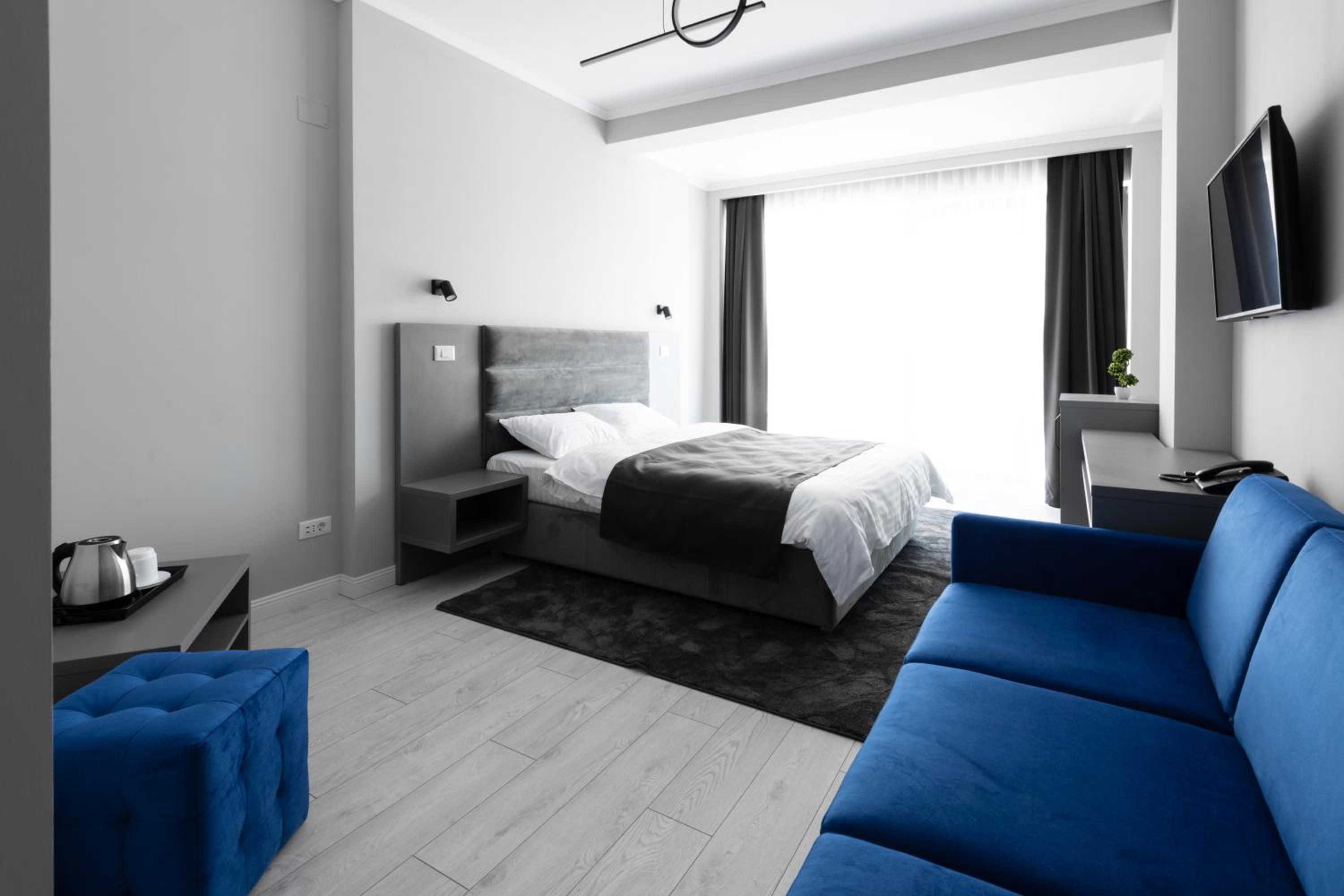 Double Room with Shower and Balcony - Photo 4