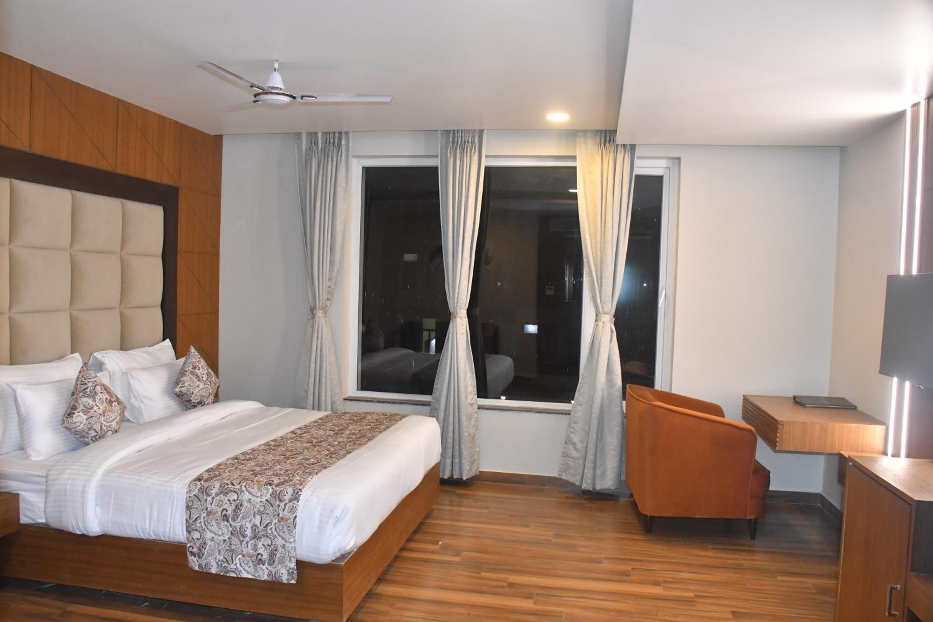 Suite - Photo 6