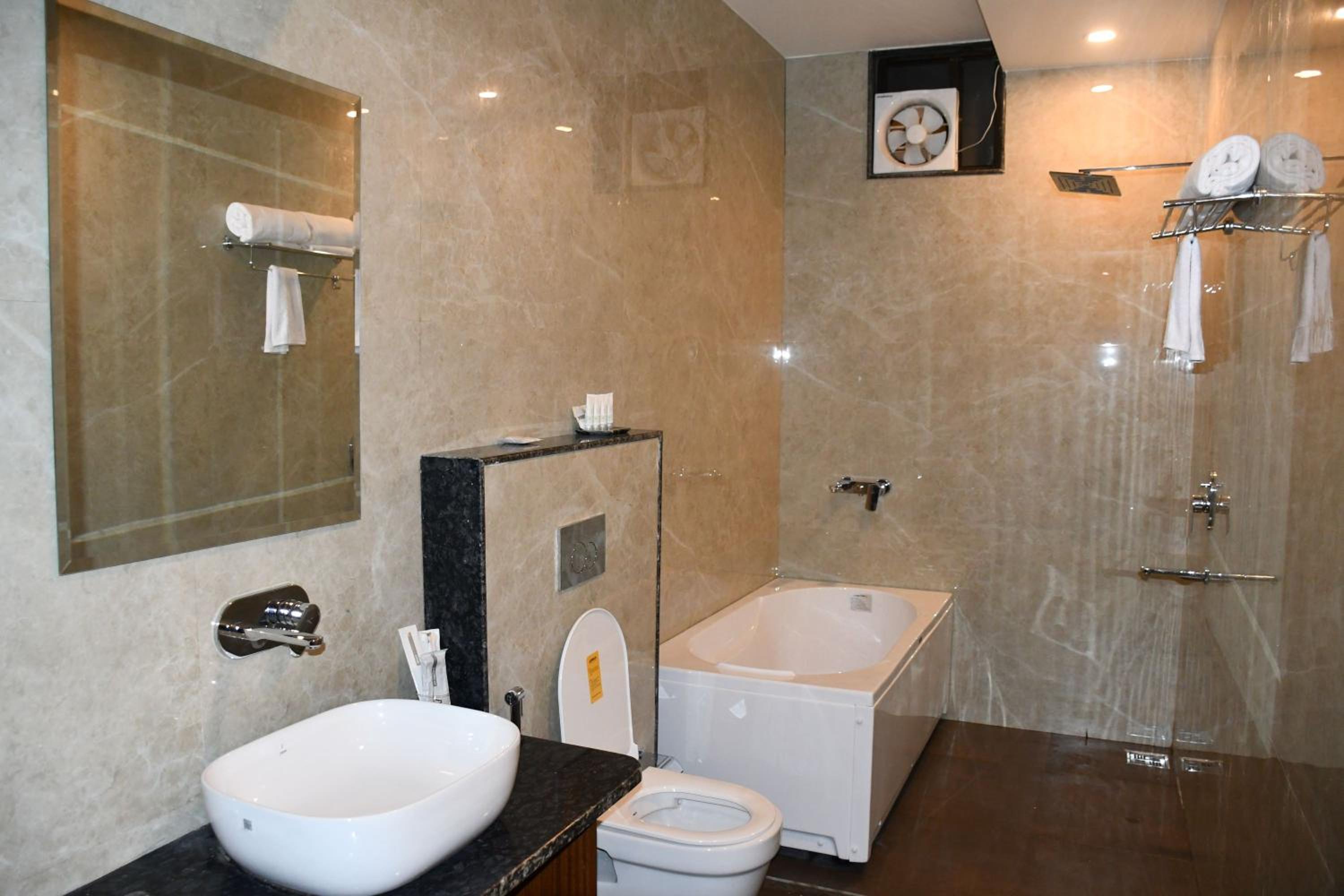 Suite - Photo 2