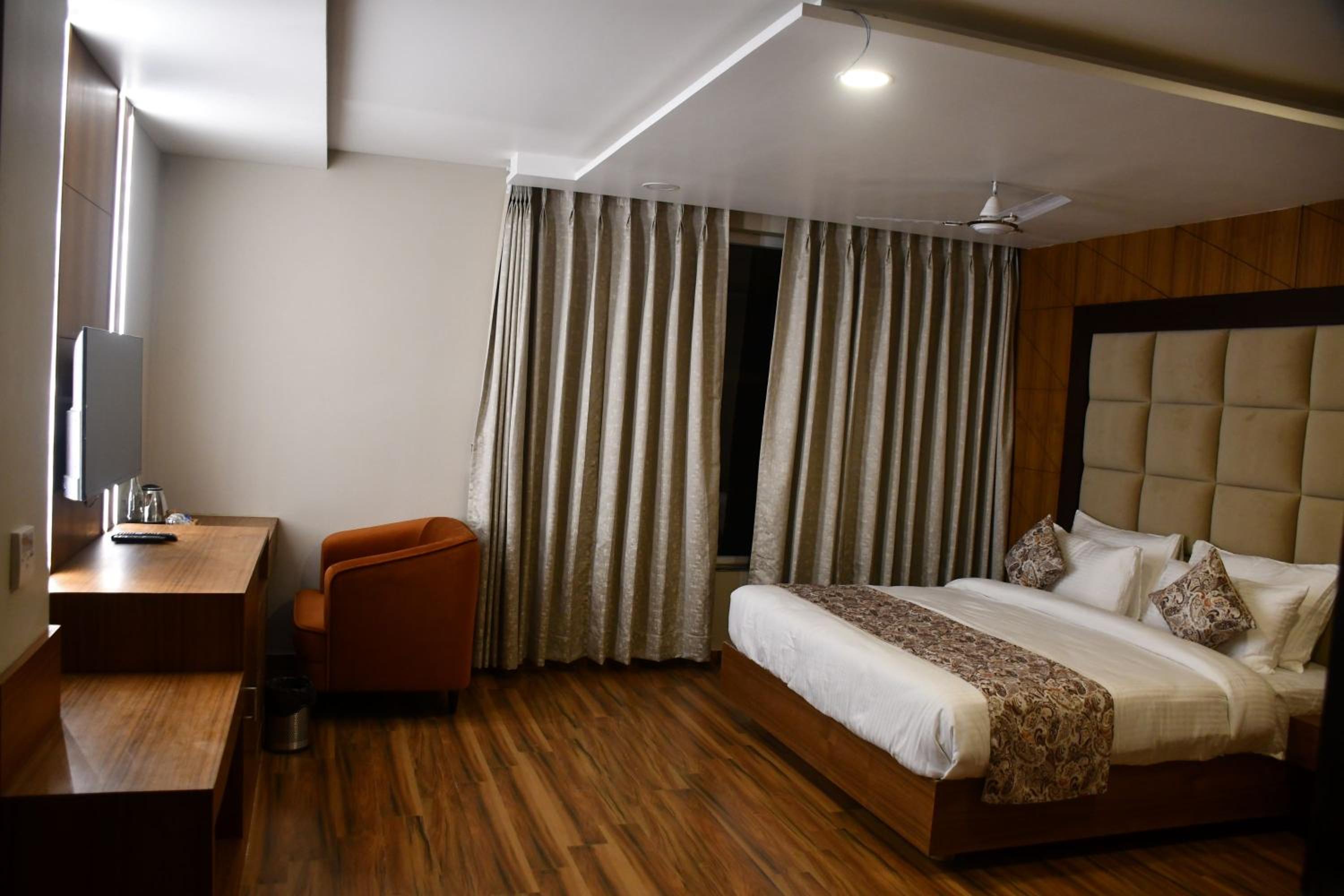 Suite - Photo 3