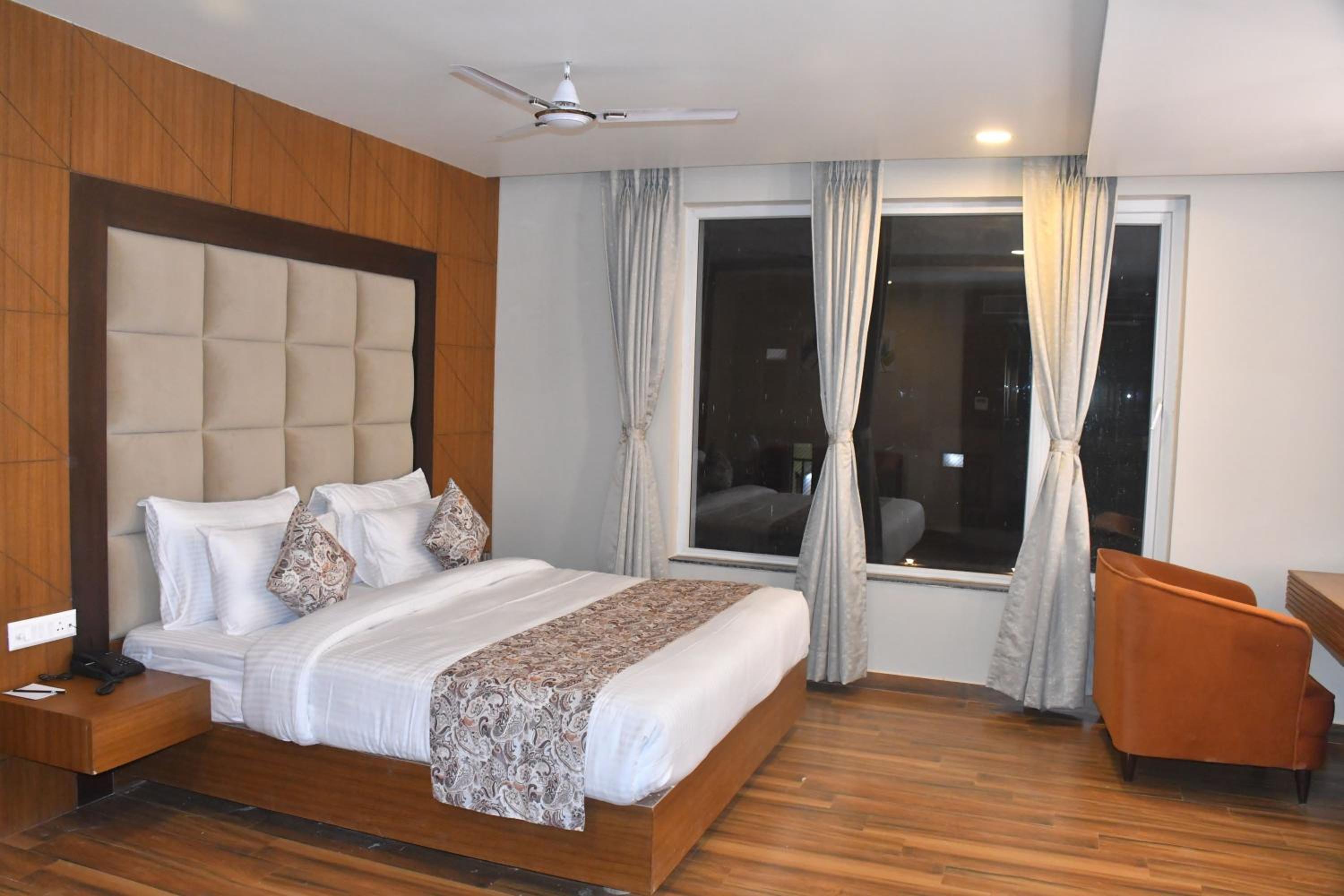 Suite - Photo 5