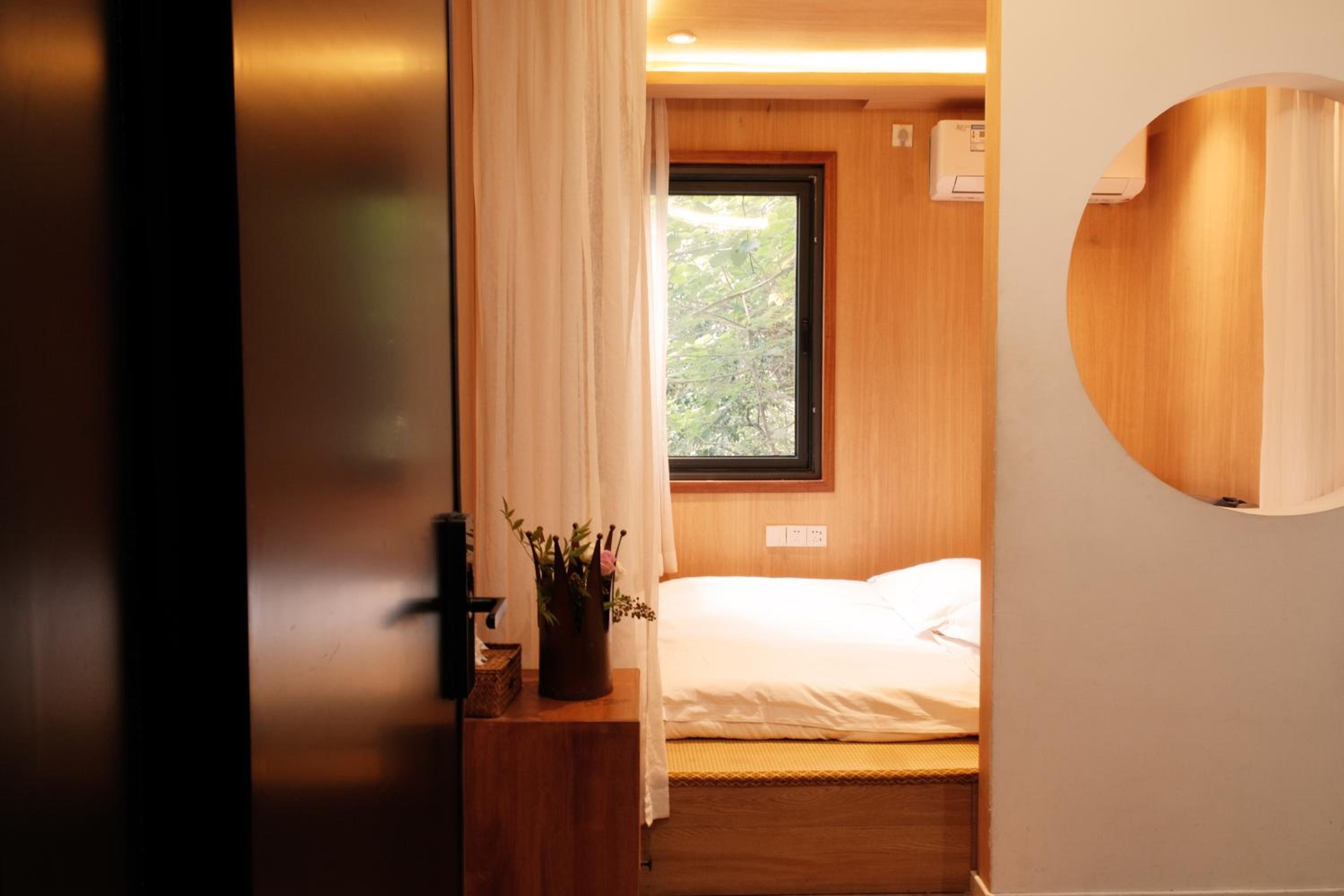 Sunny Tatami Room