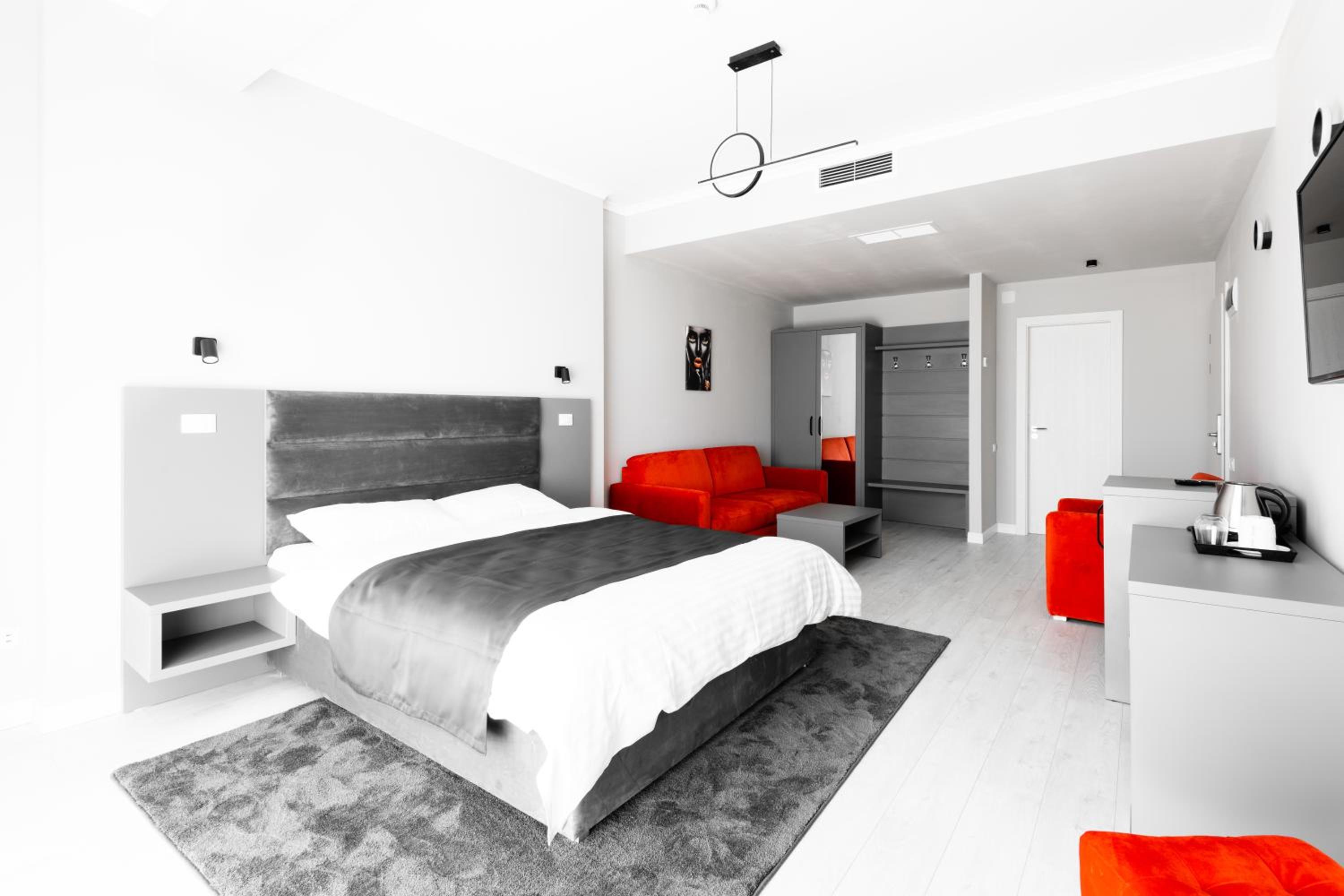 Deluxe Double Room with Bathtub and Balcony - Photo 2