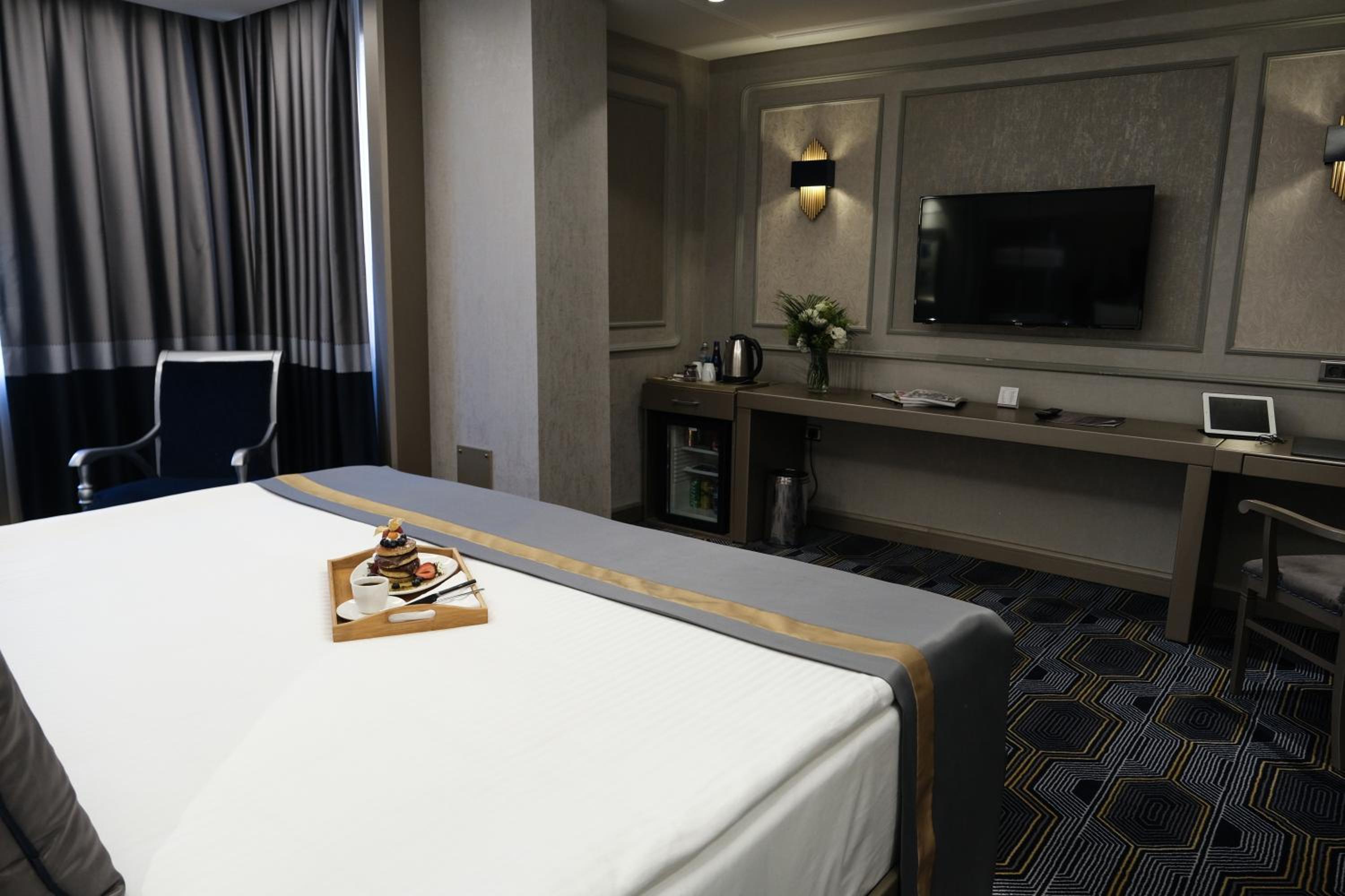 Deluxe King Suite