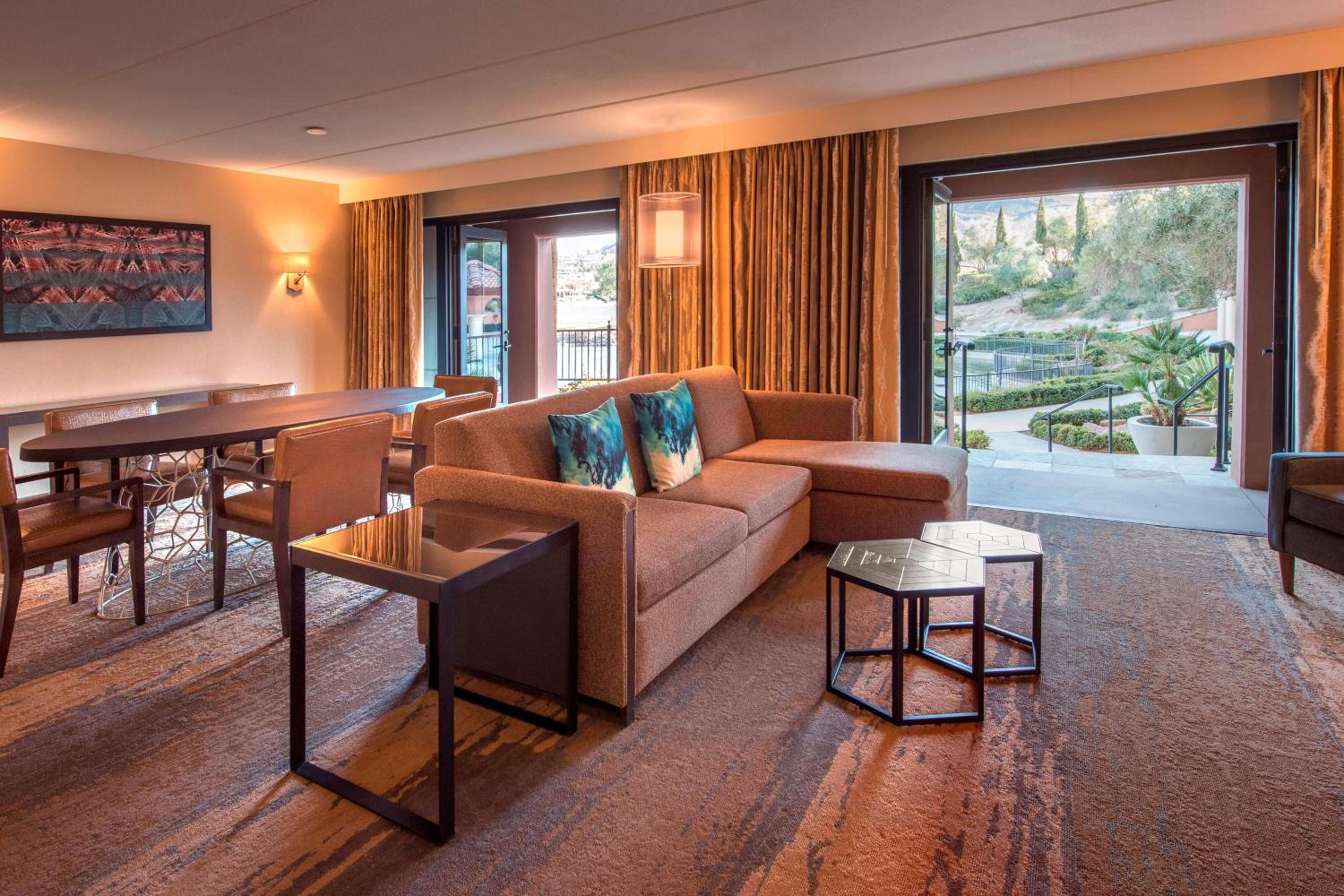 Hospitality, Parlor, Sofa bed, Lake view photo 1
