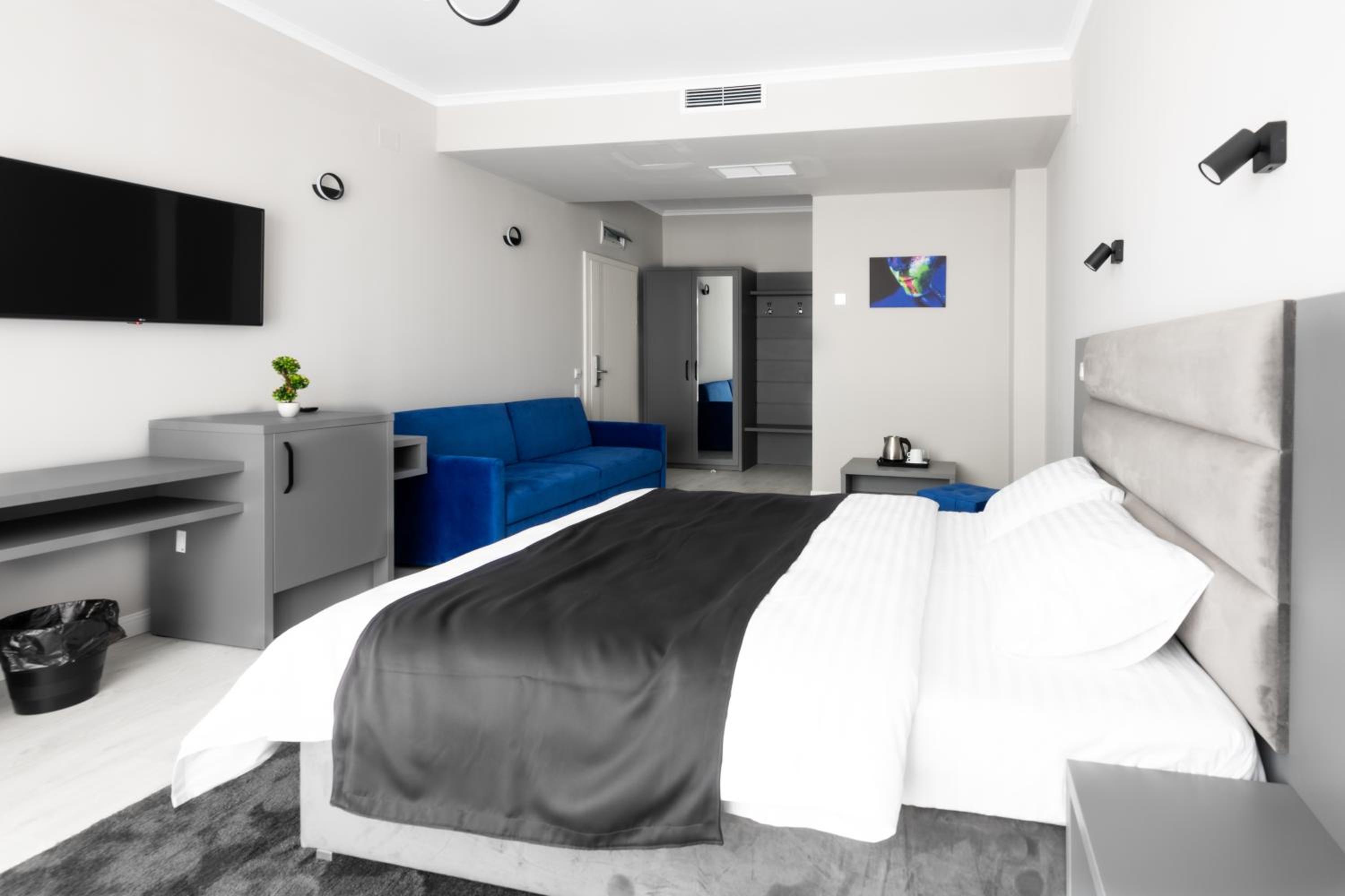 Deluxe Double Room with Bathtub and Balcony - Photo 6