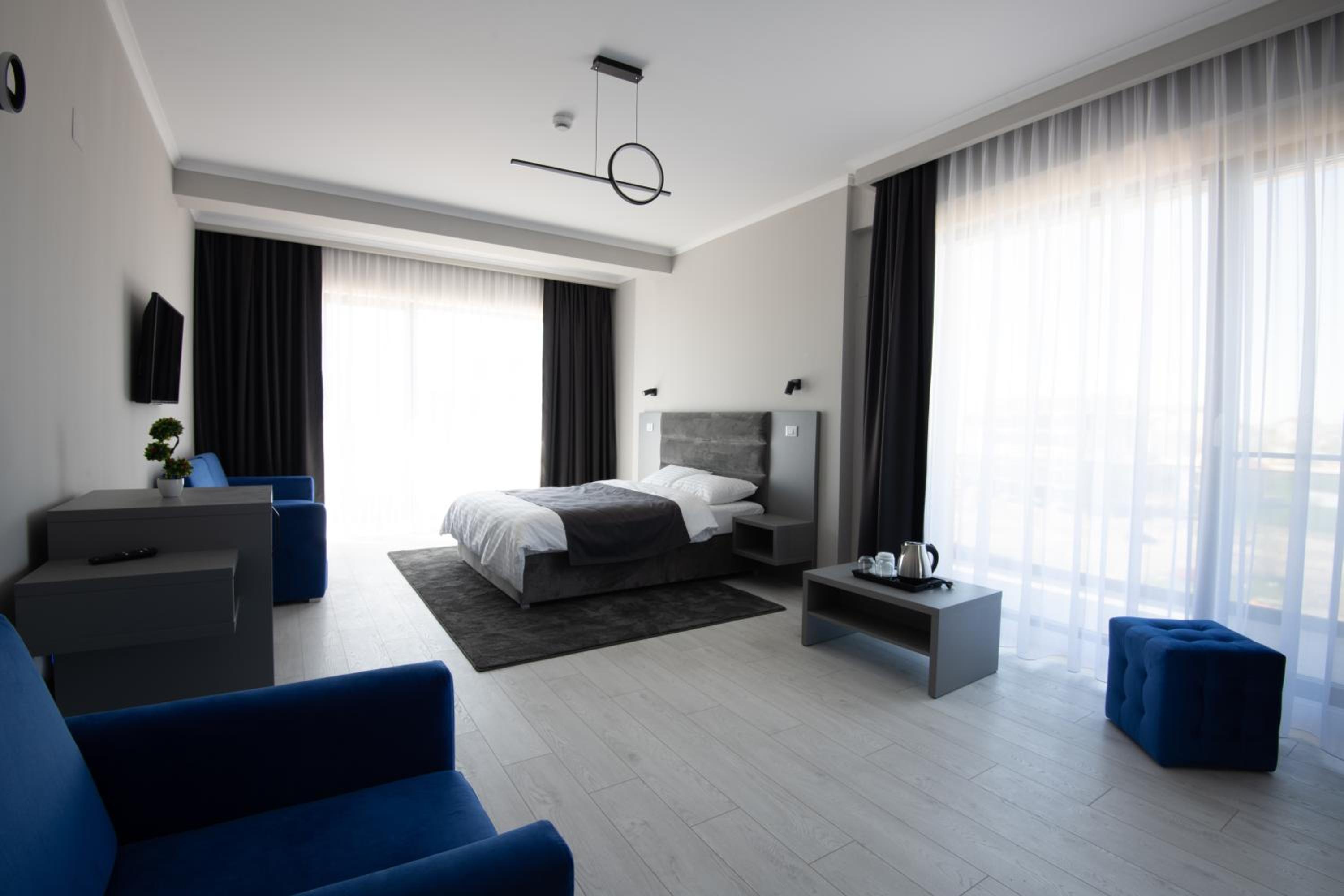Deluxe Double Room with Shower and Balcony - Photo 3