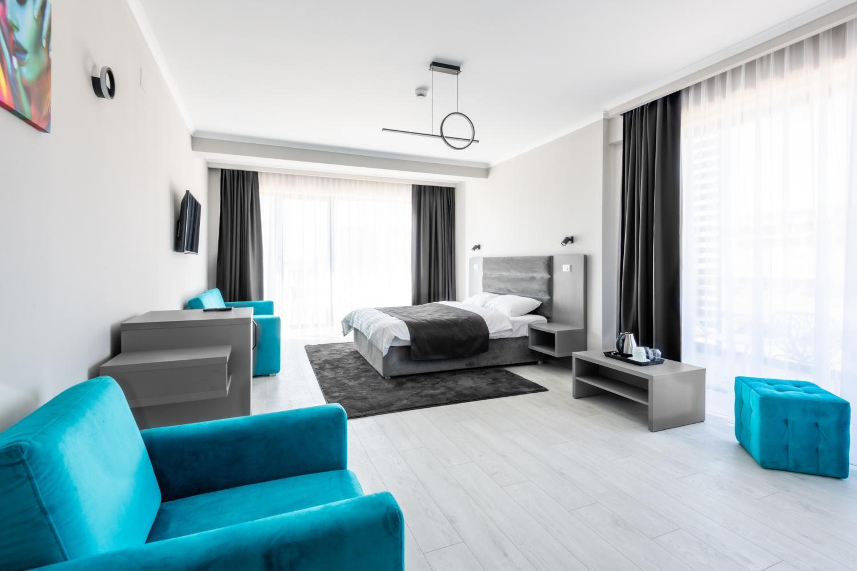 Deluxe Double Room with Shower and Balcony - Photo 5