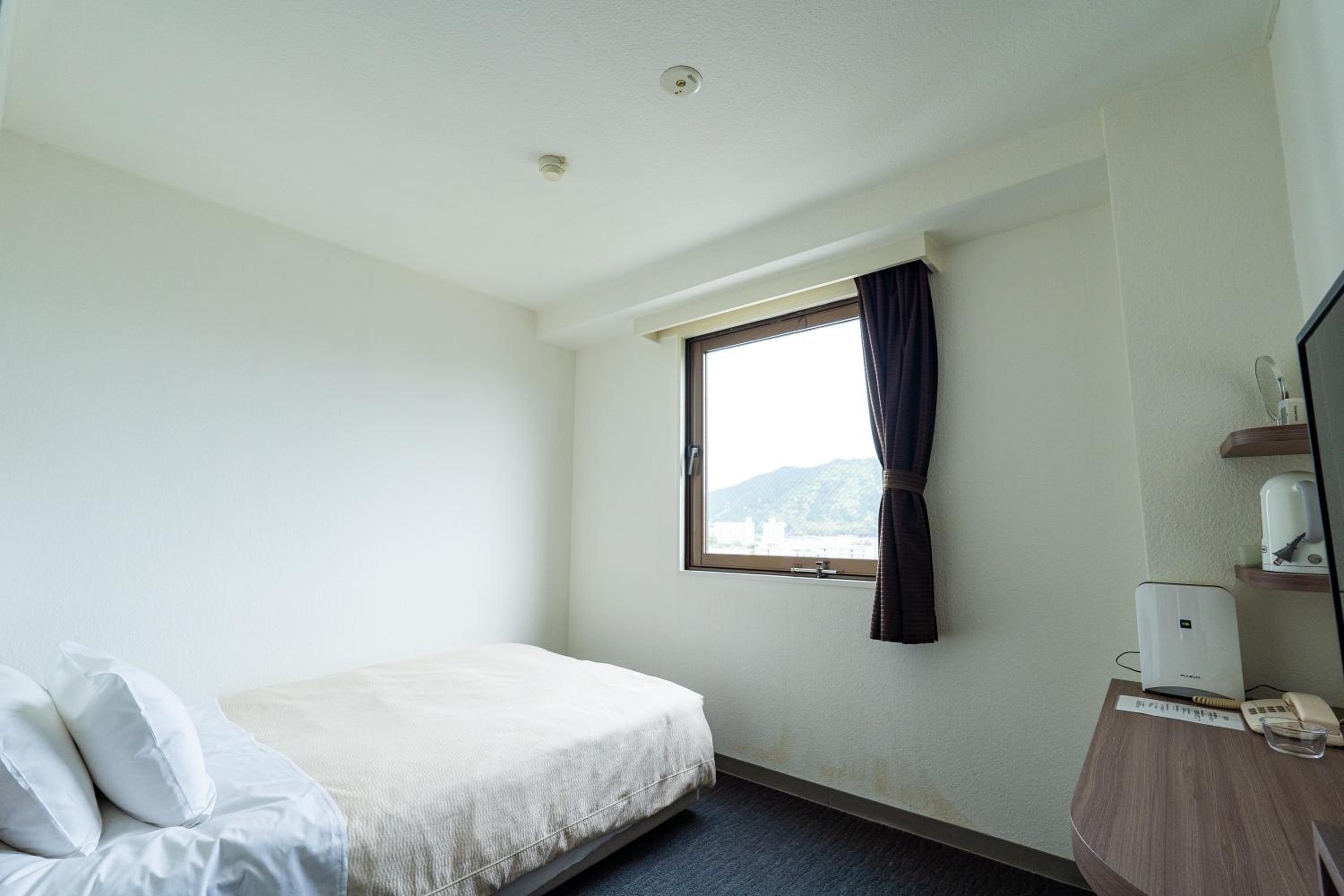 Single Room - Non-Smoking photo 3