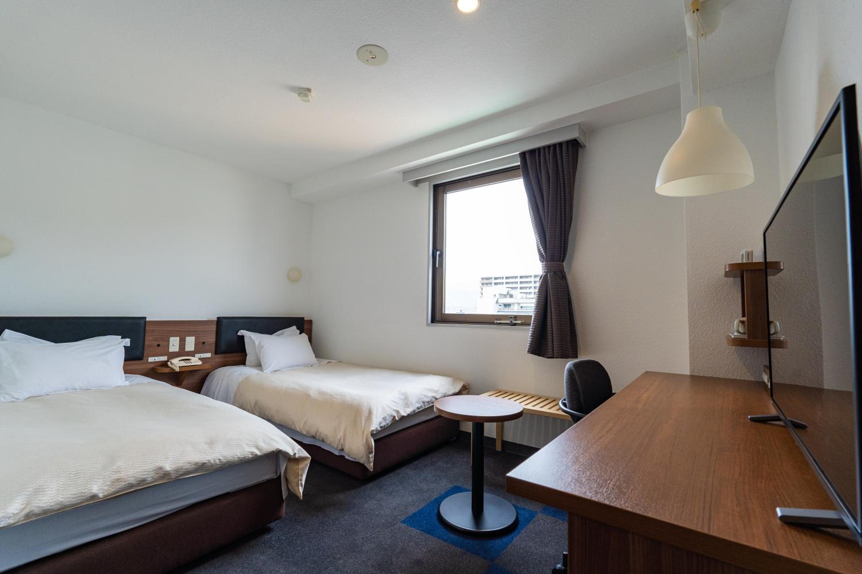 Twin Room with Bathroom photo 1