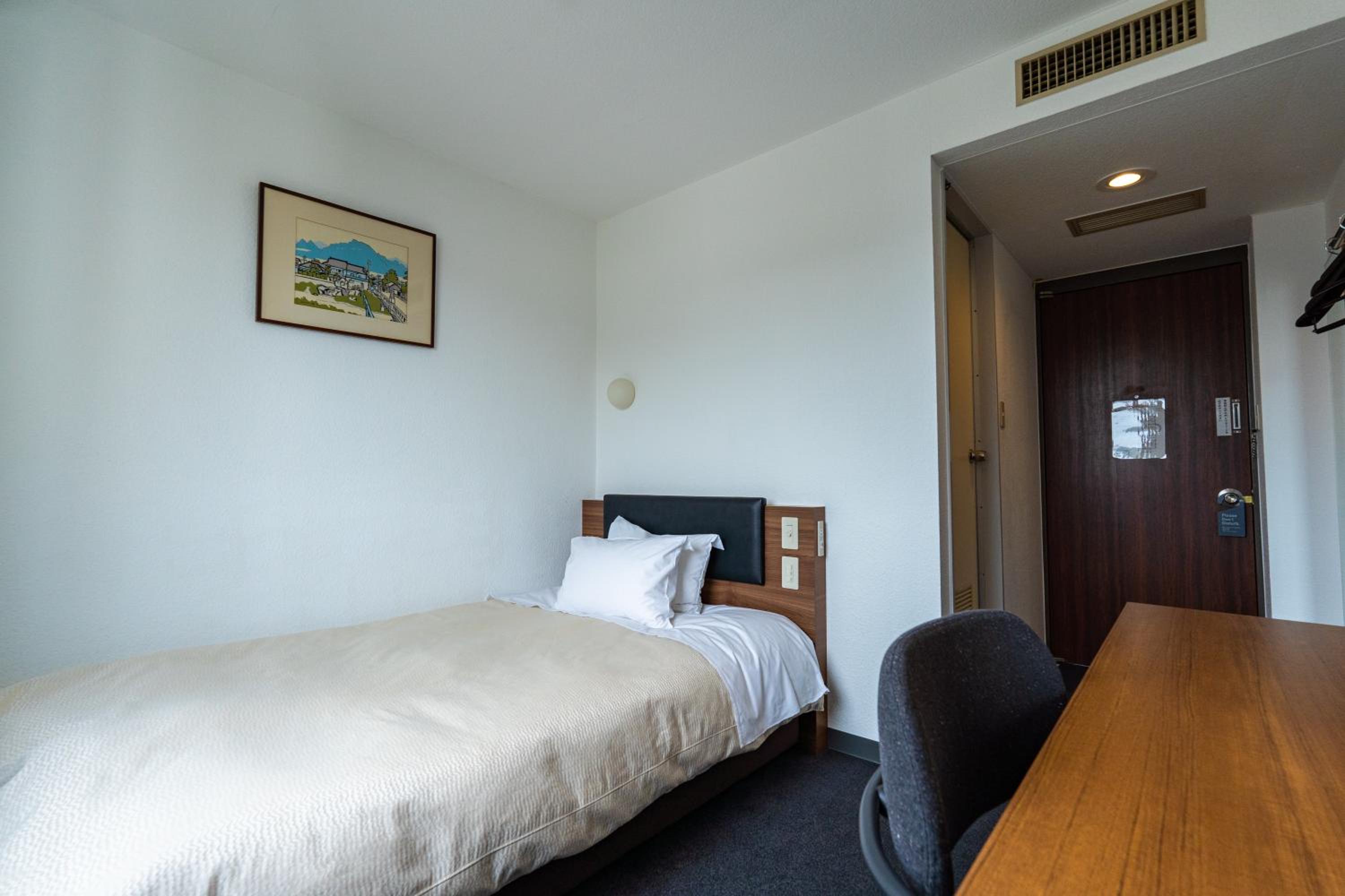 Single Room with Bathroom photo 3