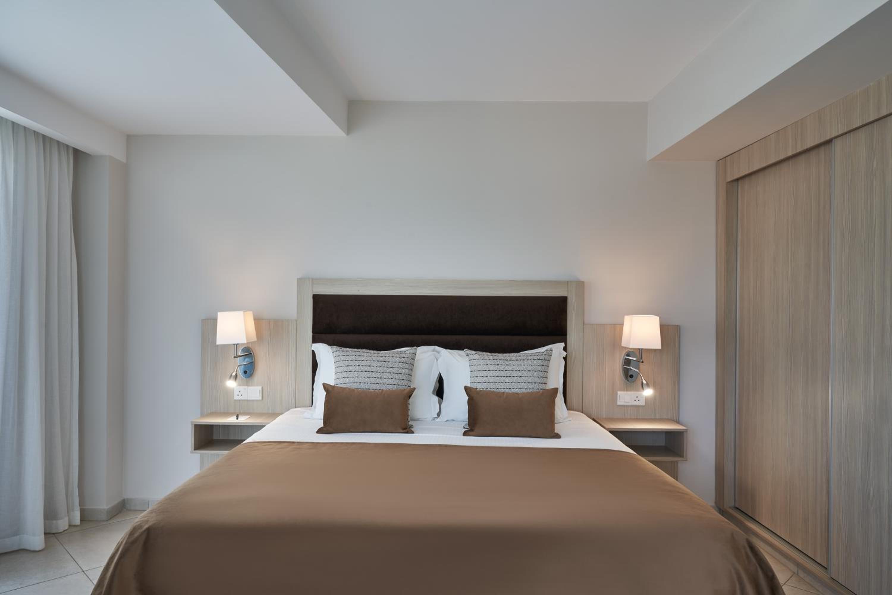 Premium Two Bedroom Suite Pool View photo 3