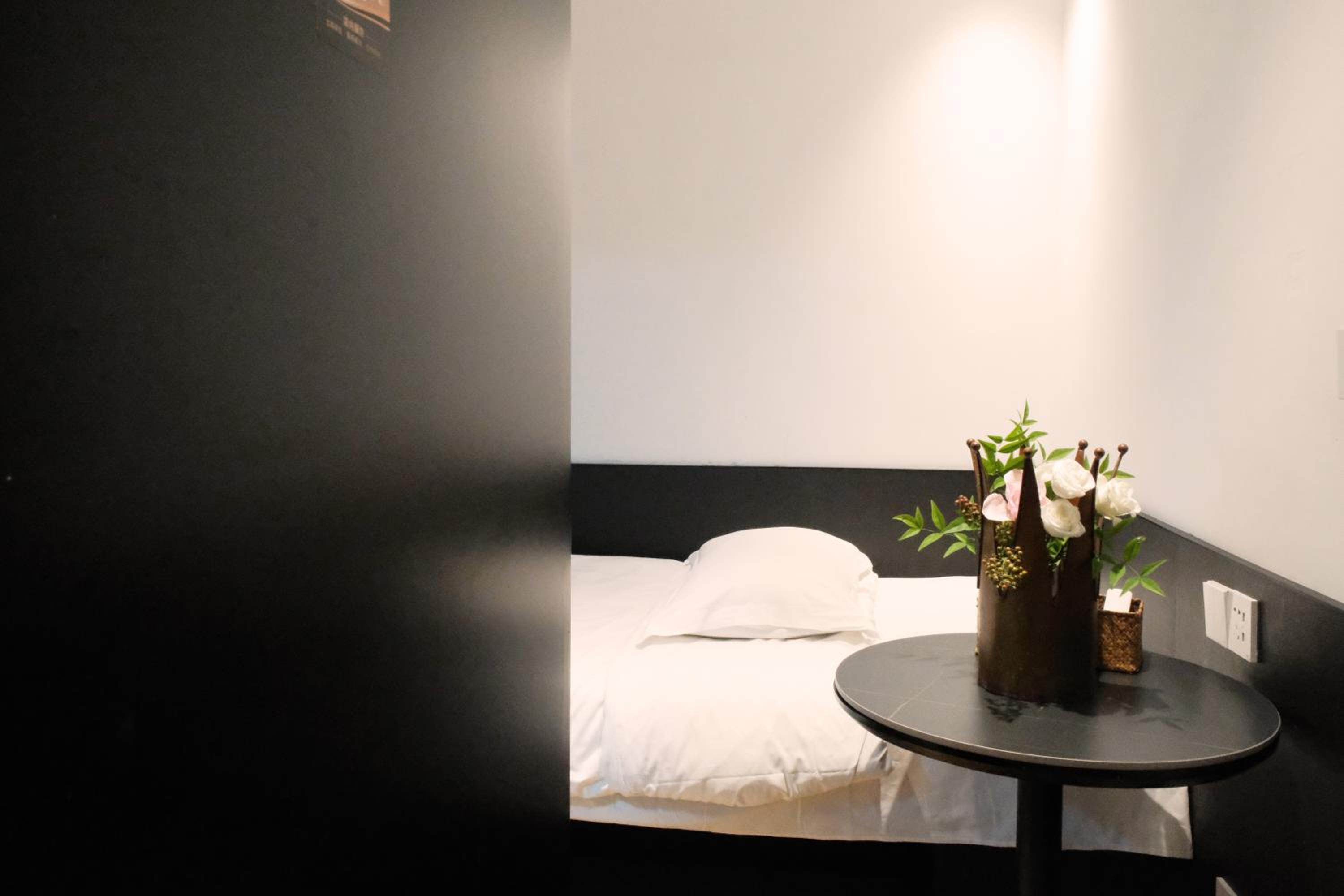 Mini Room - No Windows