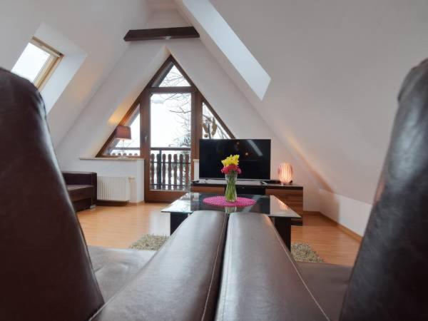 Apartment with Mountain View - Photo 13