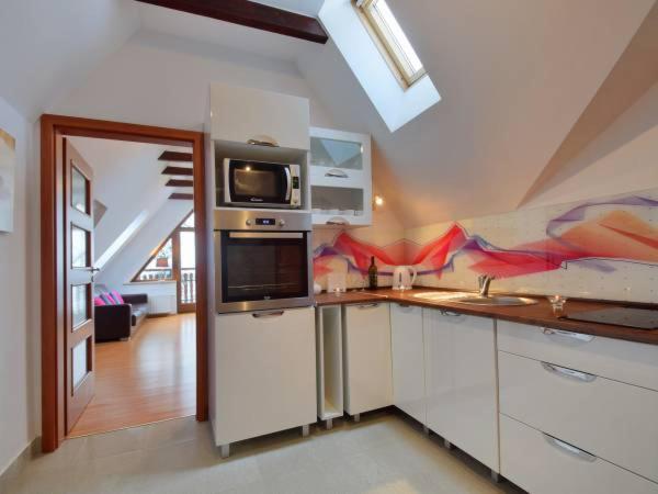 Apartment with Mountain View - Photo 8