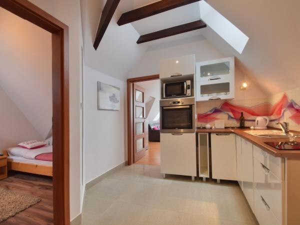 Apartment with Mountain View - Photo 6