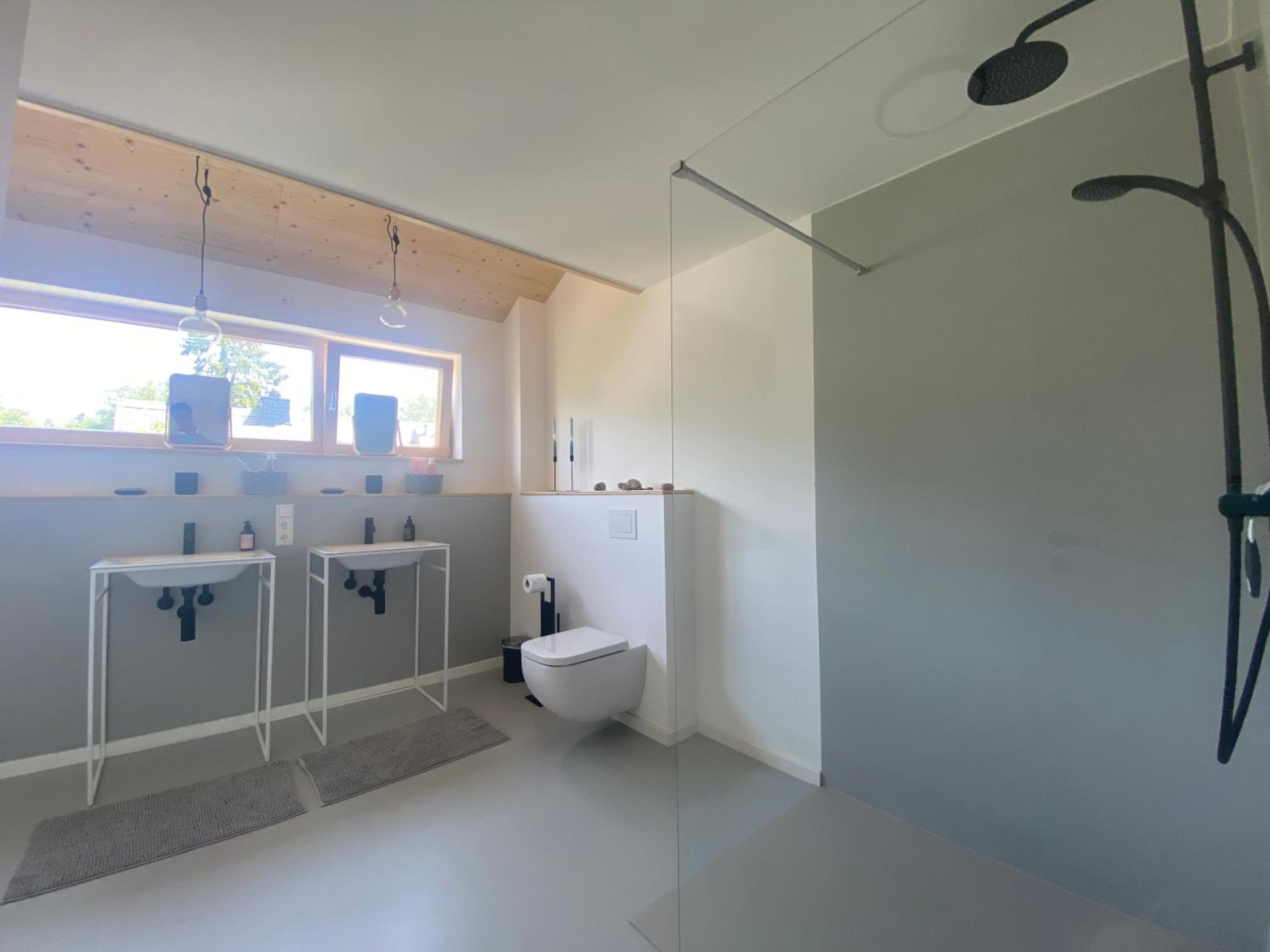 Three-Bedroom House photo 3