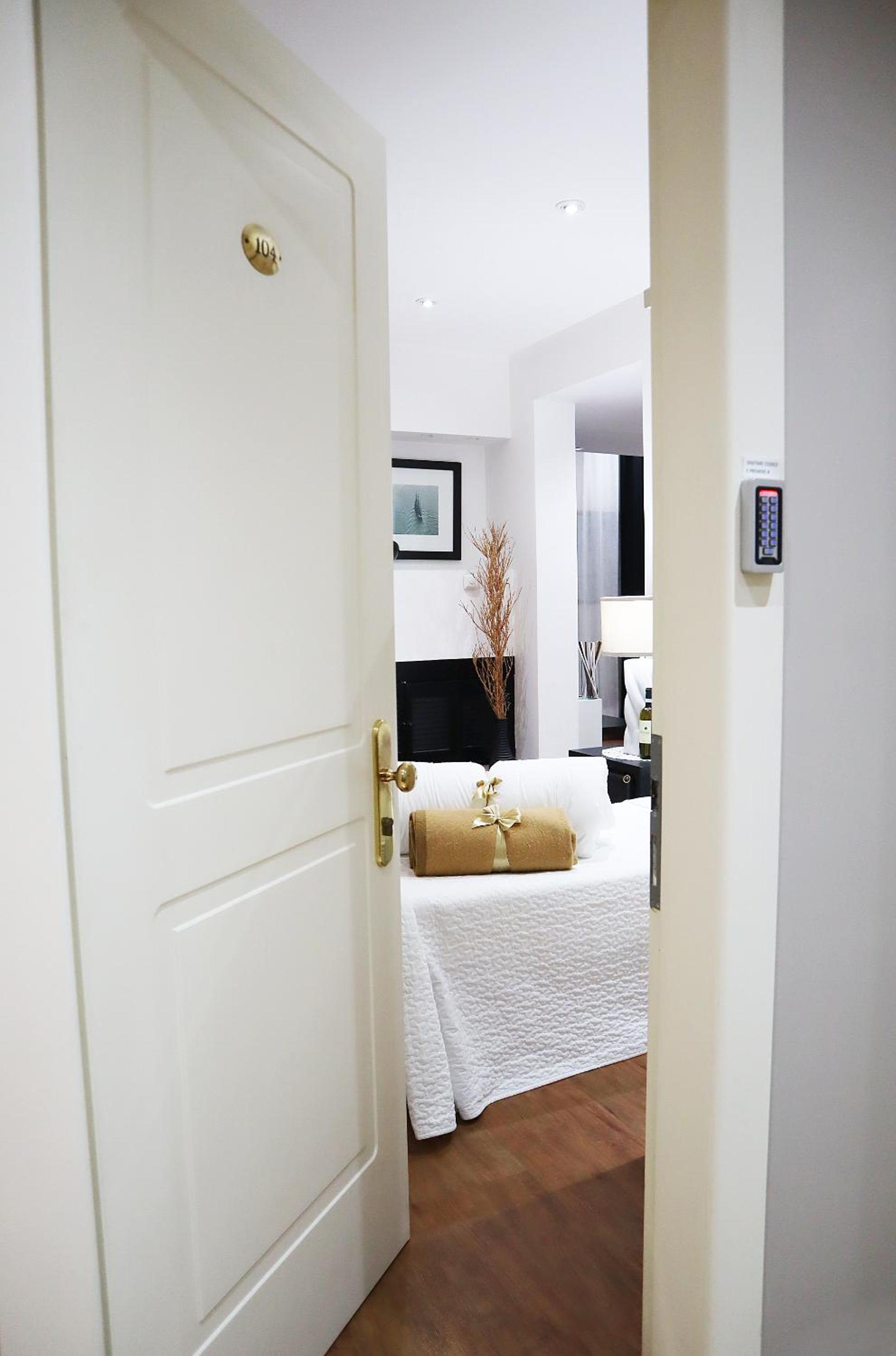 Superior Suite - Photo 6