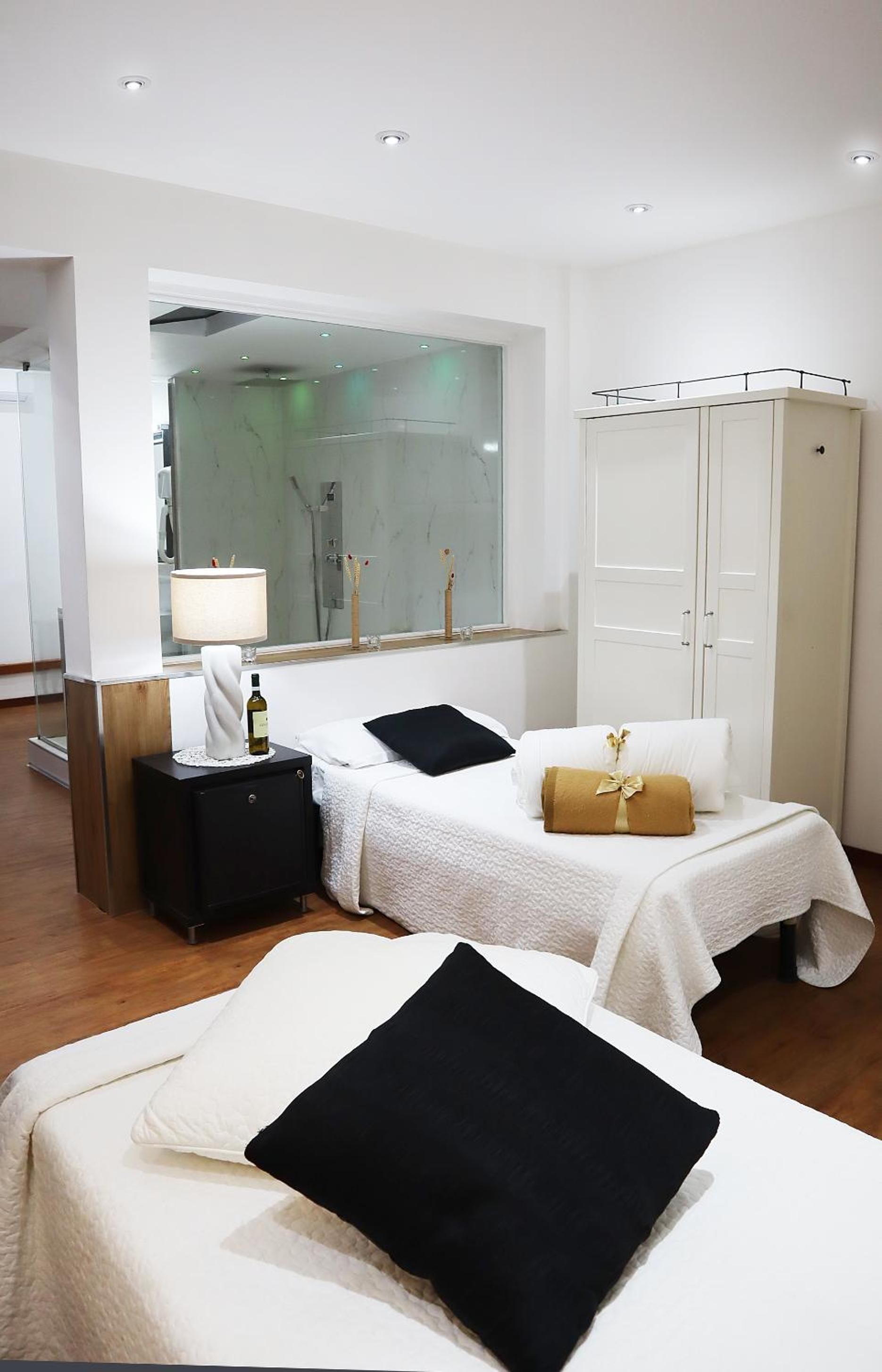 Superior Suite - Photo 27