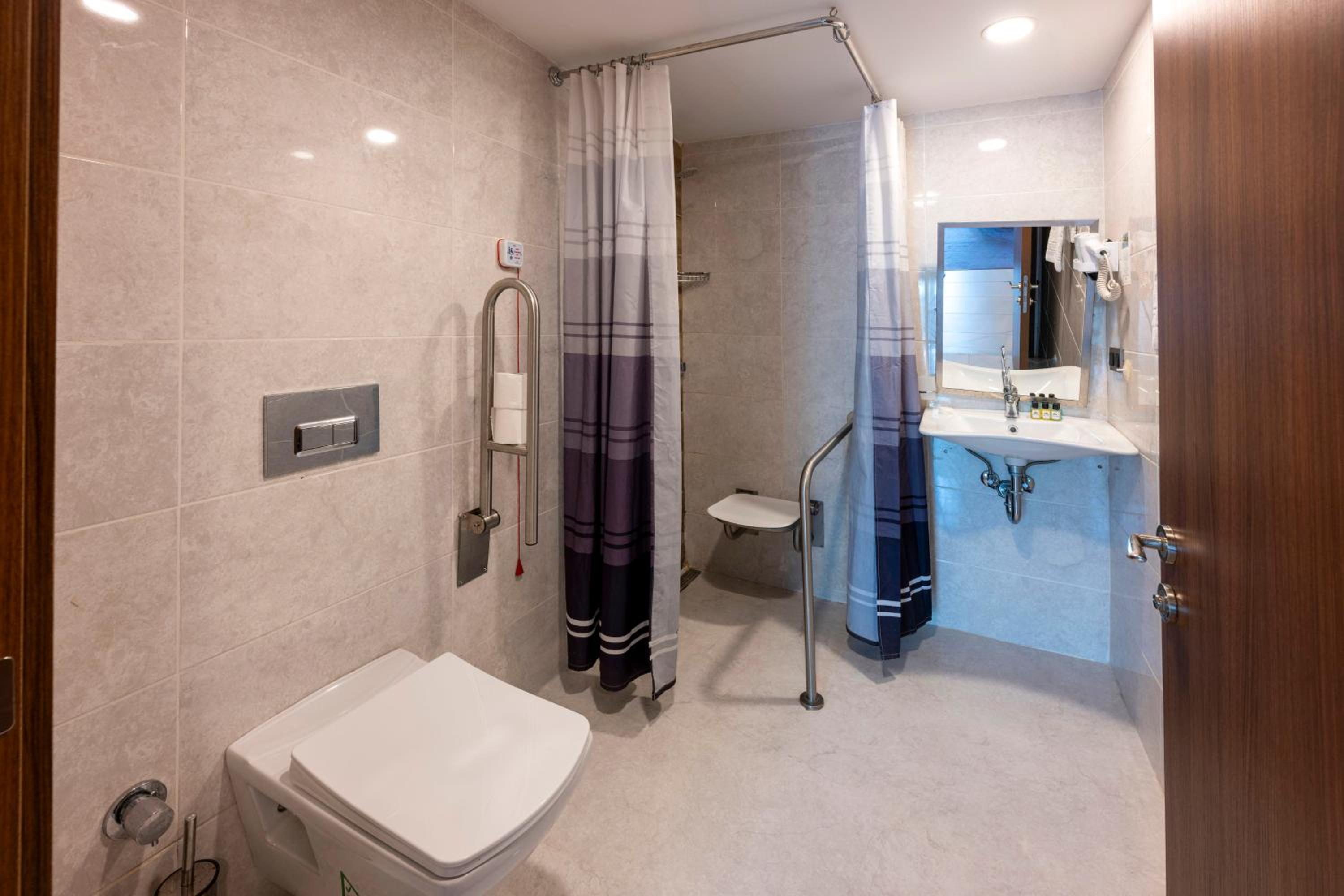 Triple Room - Disability Access photo 3