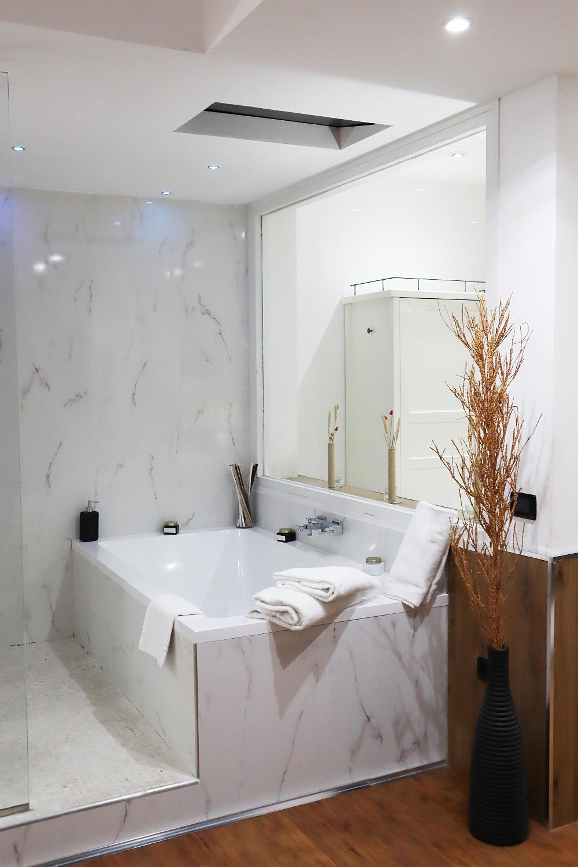 Superior Suite - Photo 4