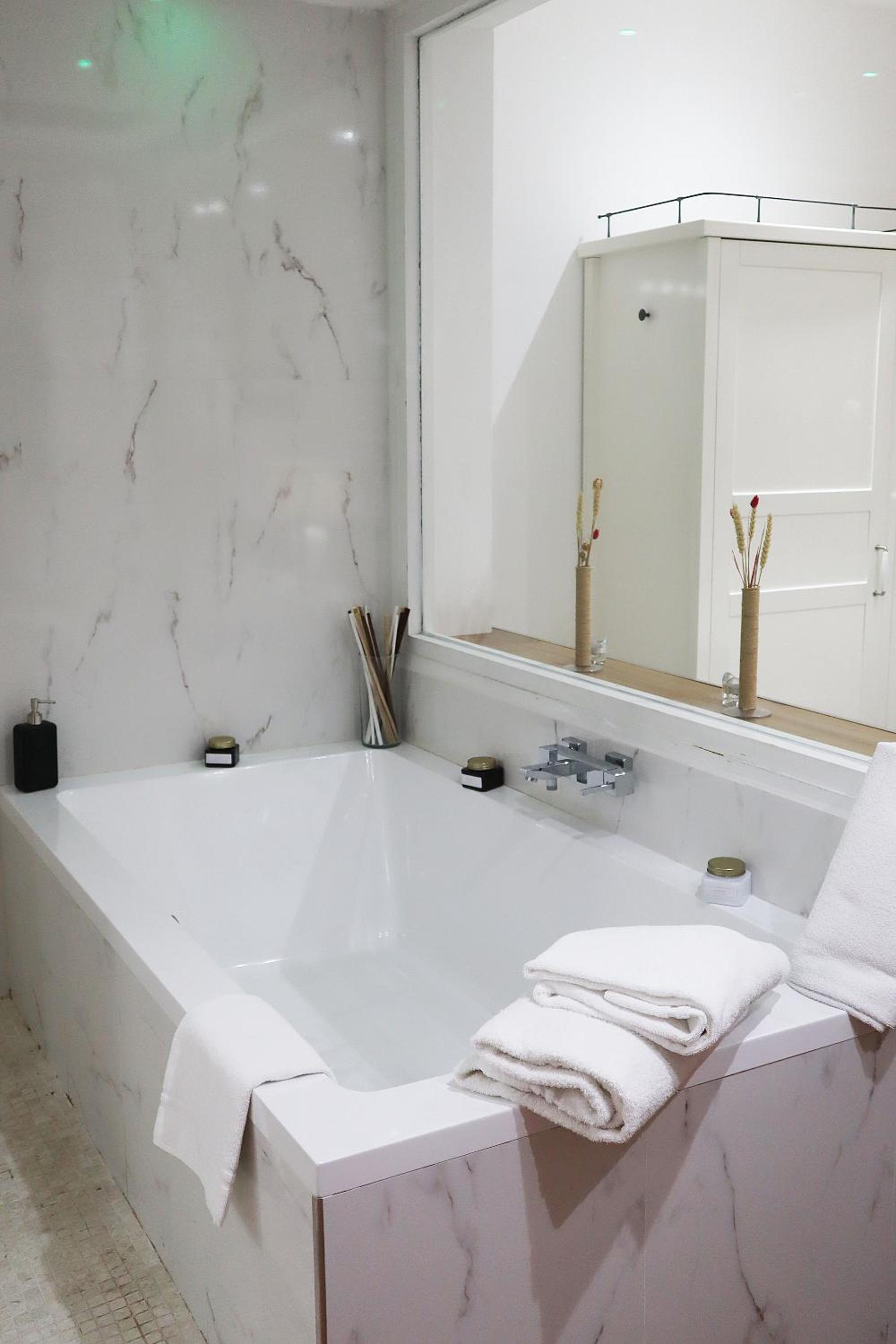 Superior Suite - Photo 23