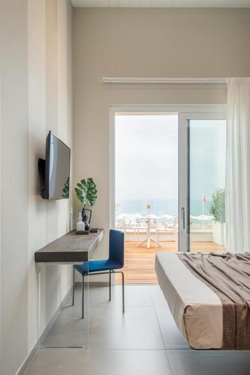 Deluxe Double Room with Balcony and Sea View photo 1