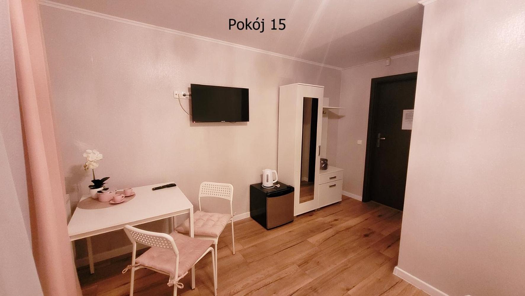Double Room with Private Bathroom photo 2