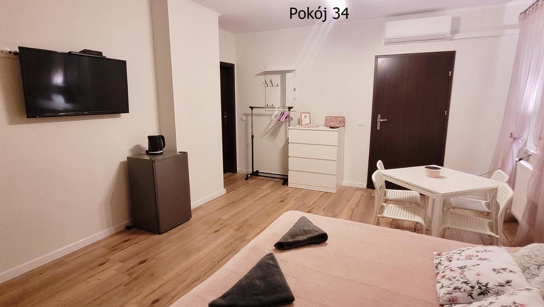 Quadruple Room with Private Bathroom photo 3
