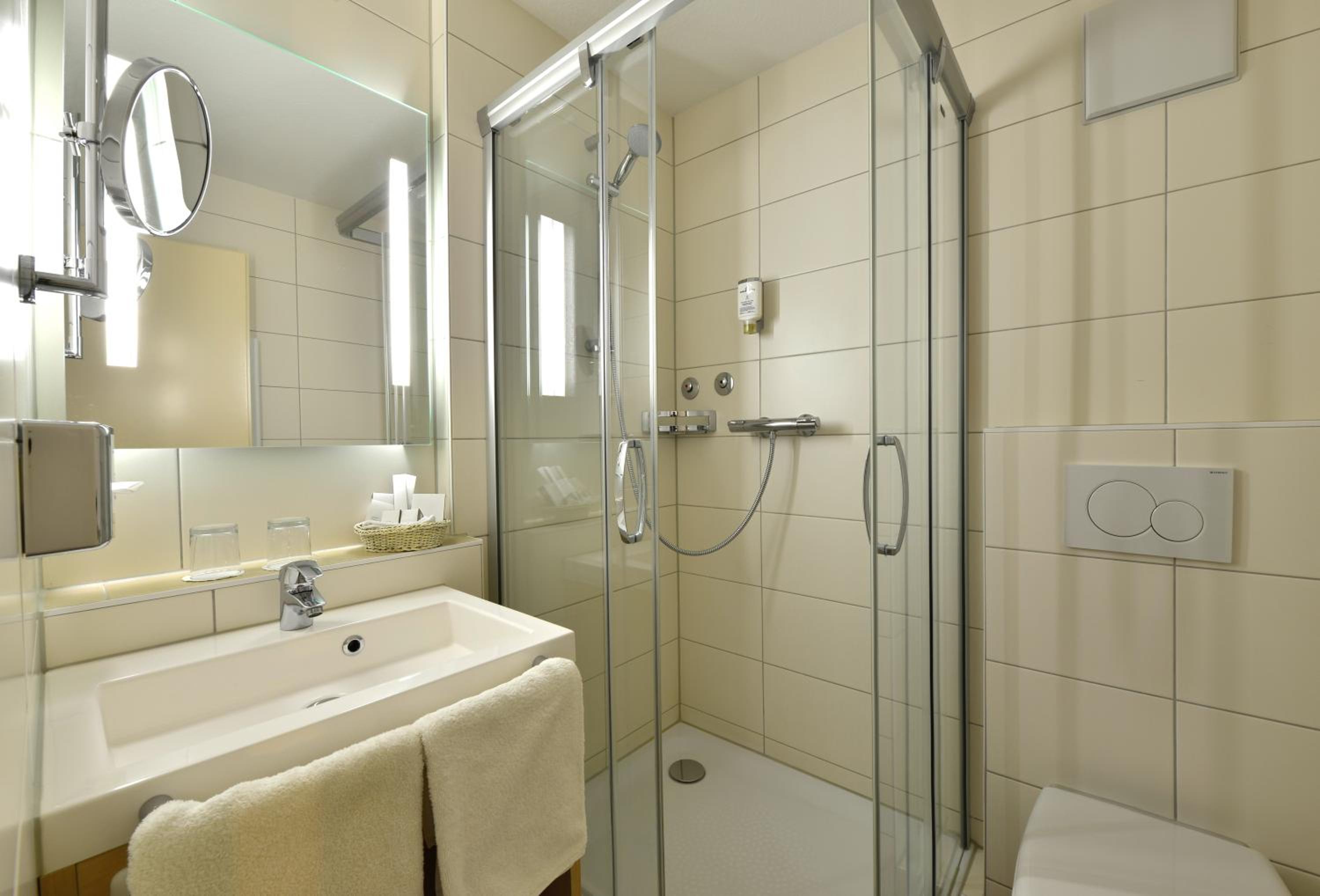 Business Twin Room - Photo 3