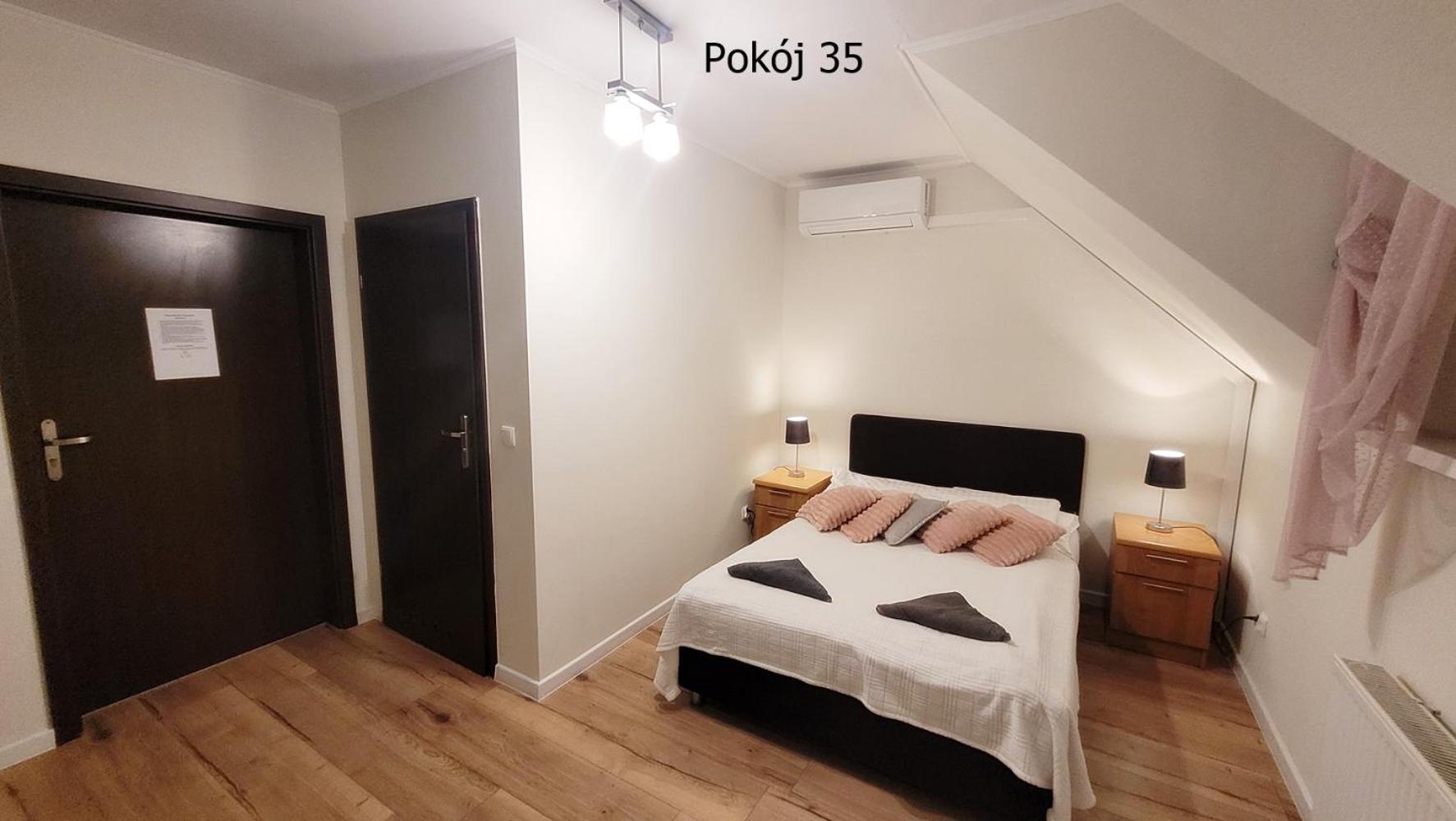 Double Room with Private Bathroom photo 1