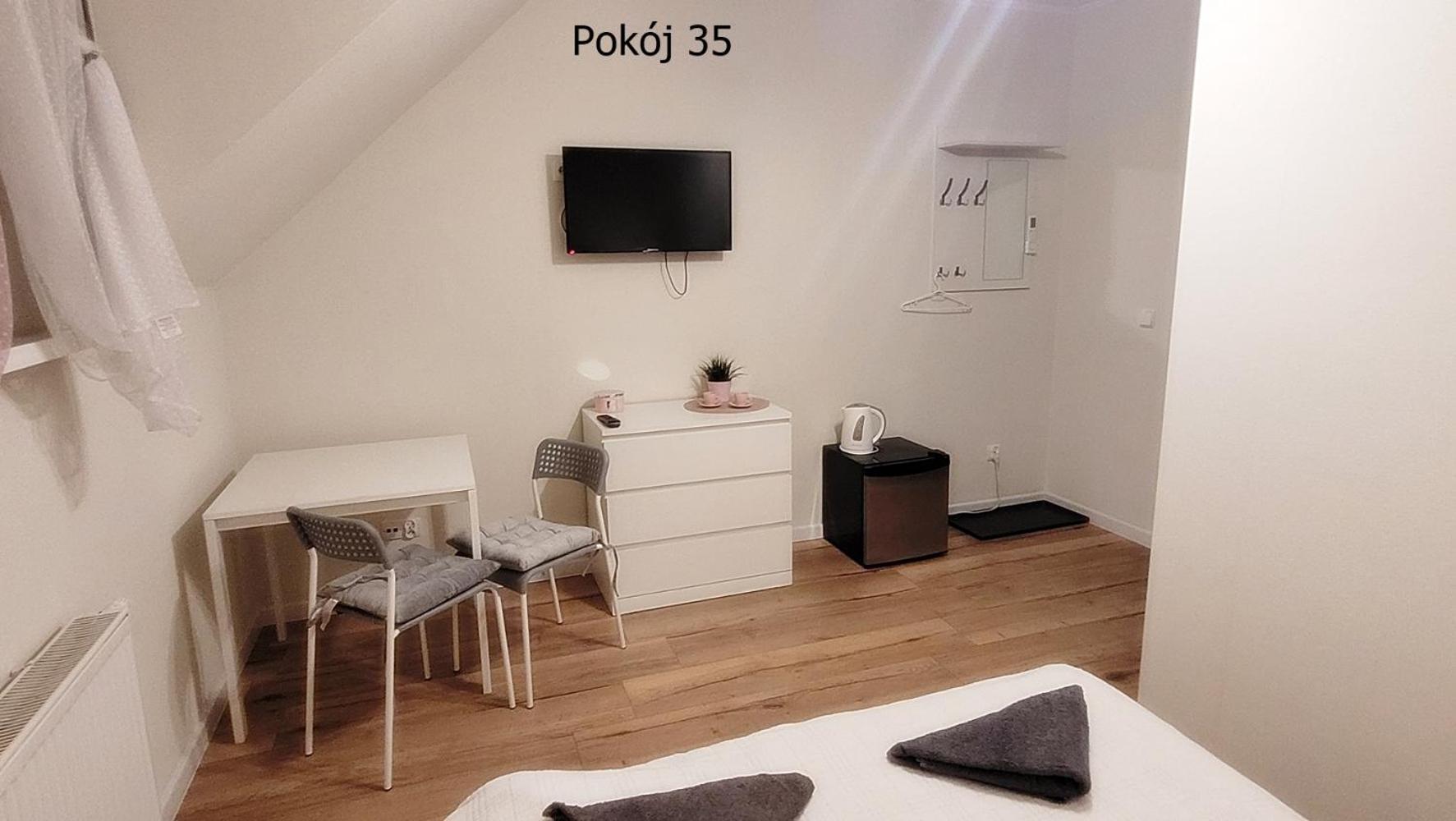 Double Room with Private Bathroom photo 2