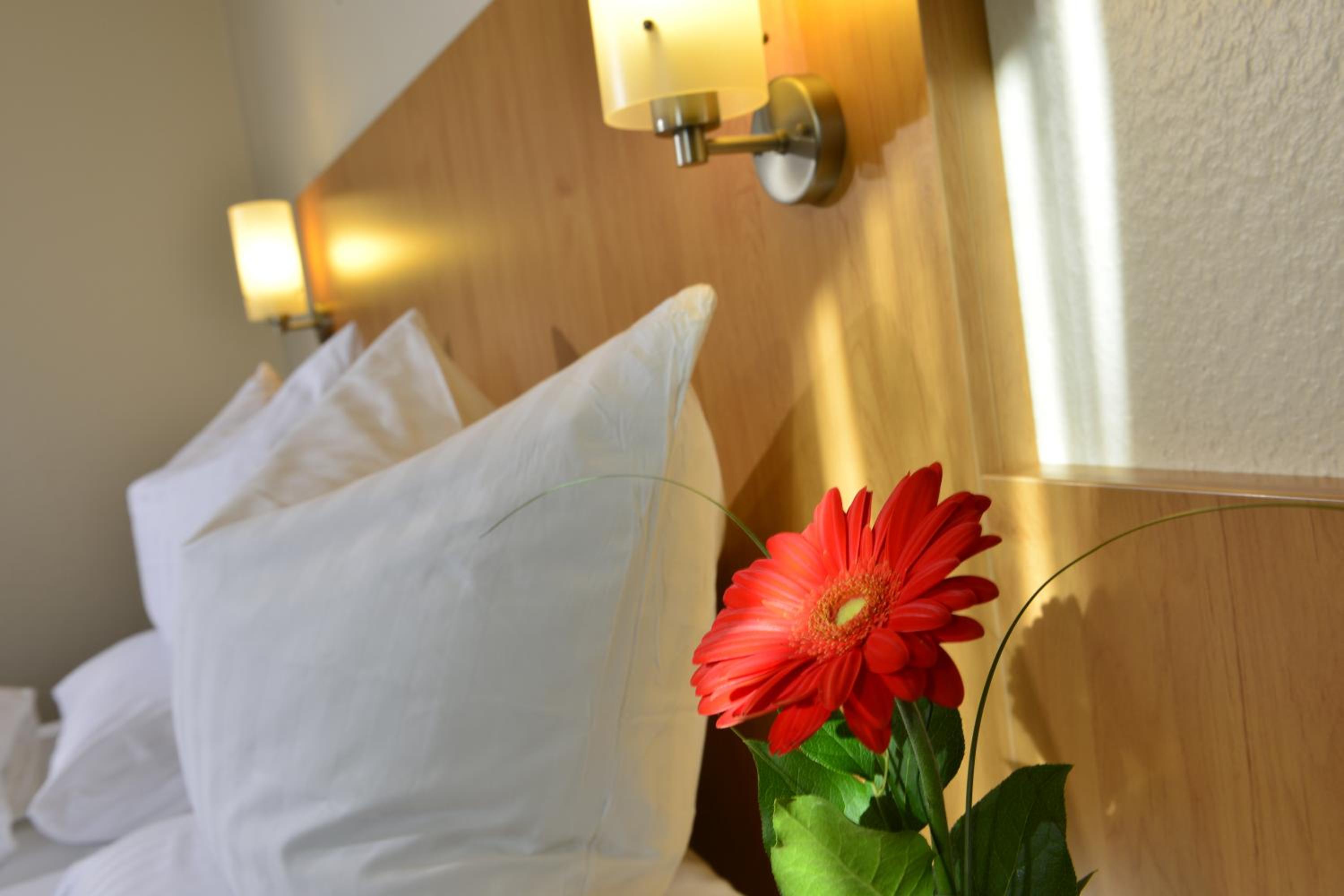 Business Twin Room - Photo 4