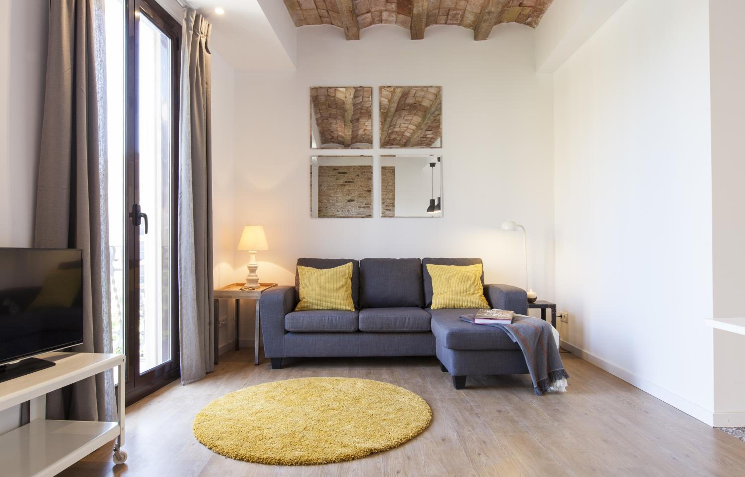 Two-Bedroom Apartment with Balcony photo 3
