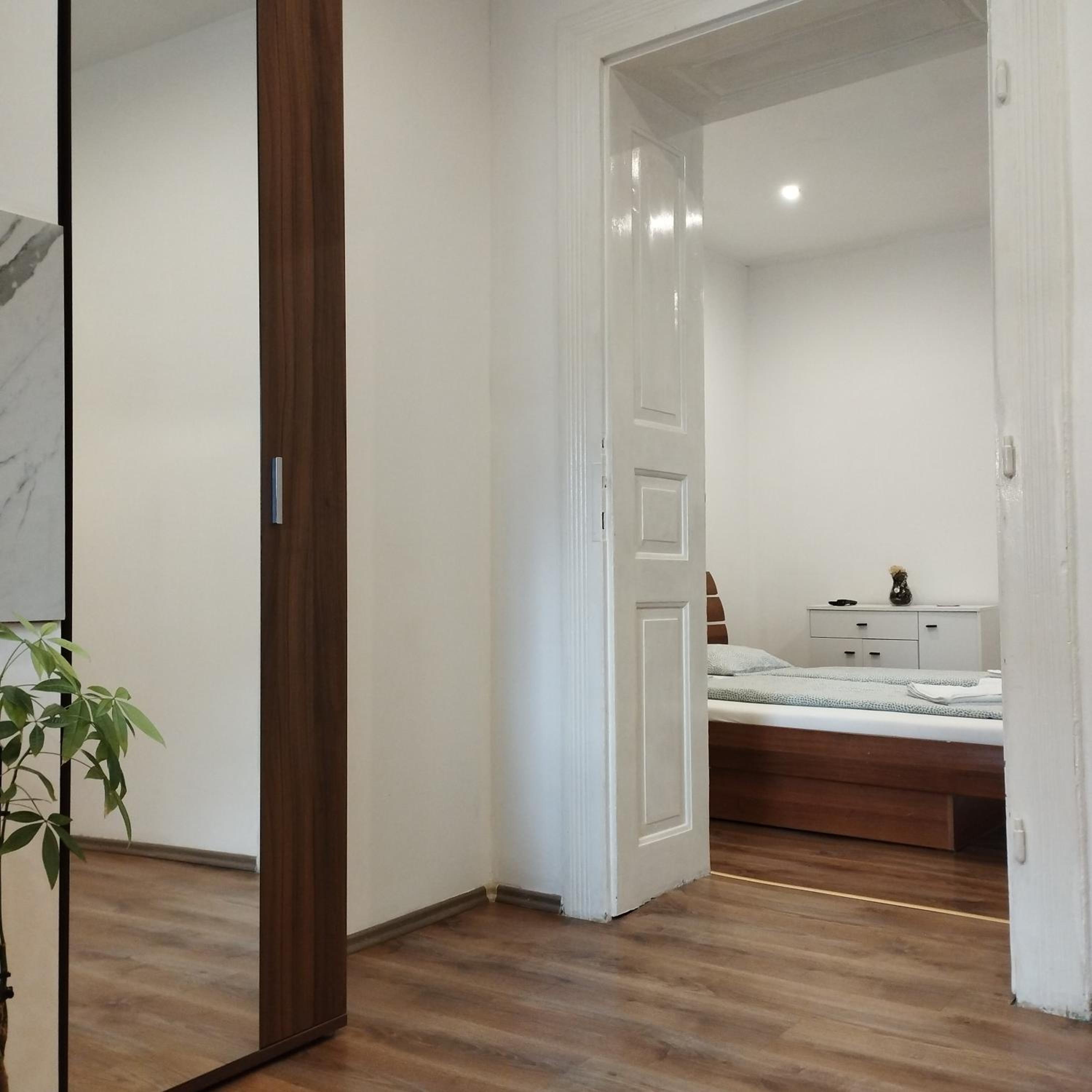 Studio Apartment - Photo 1