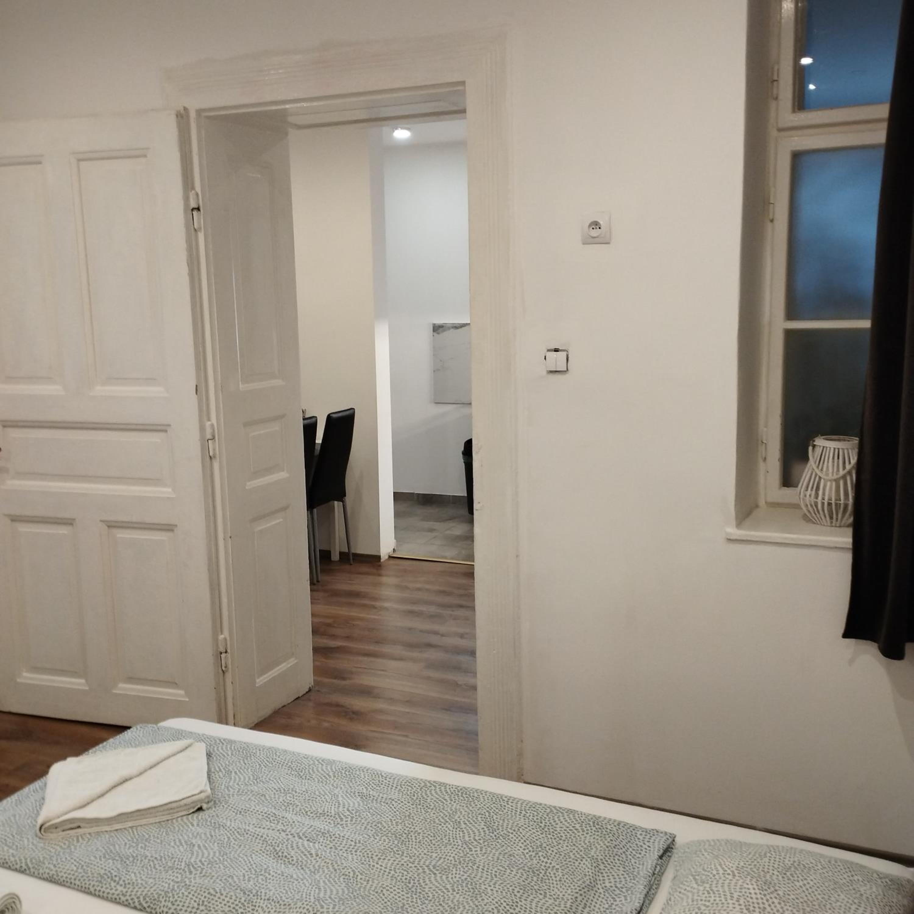 Studio Apartment - Photo 8