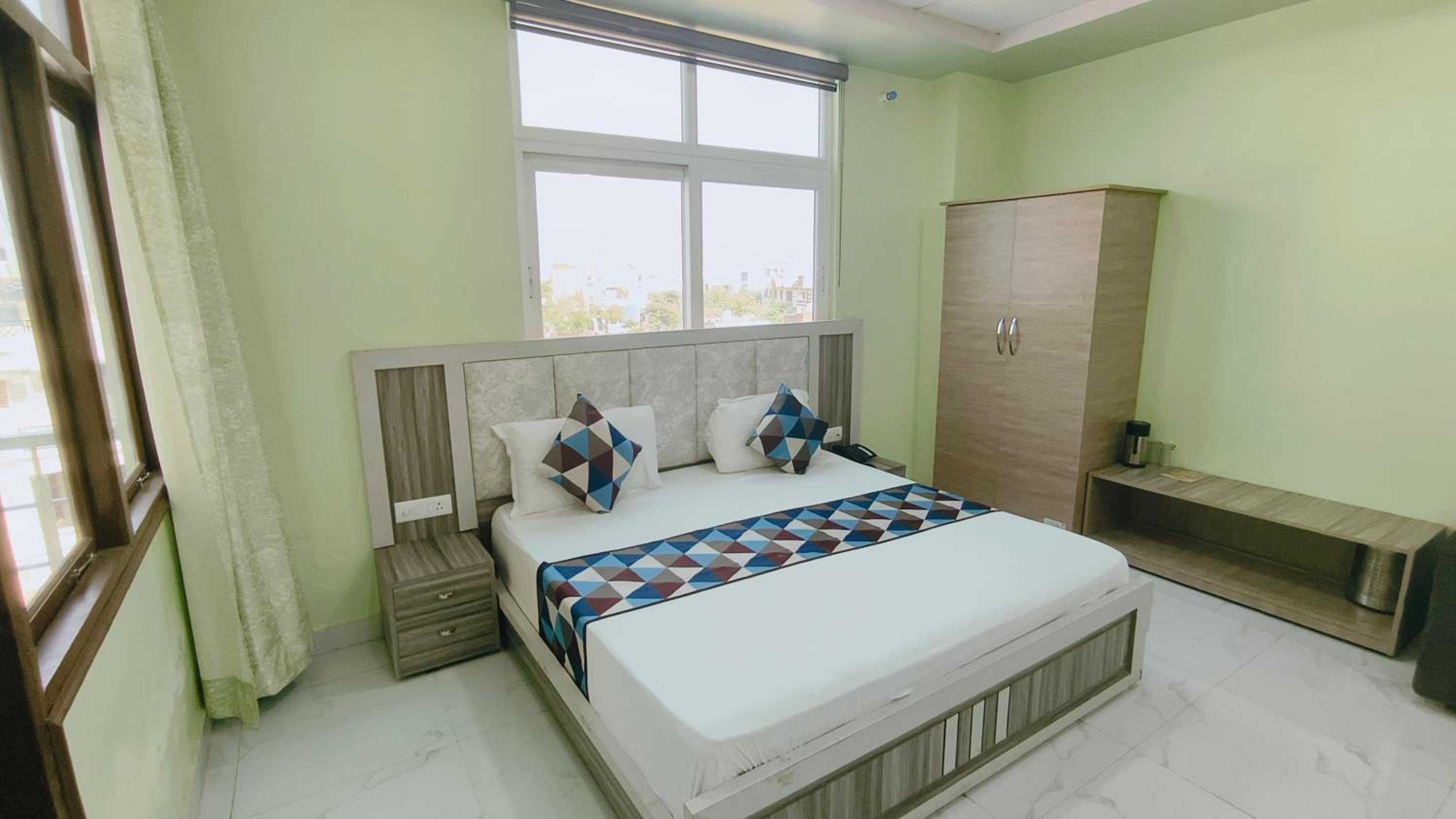 Deluxe Suite - Photo 10