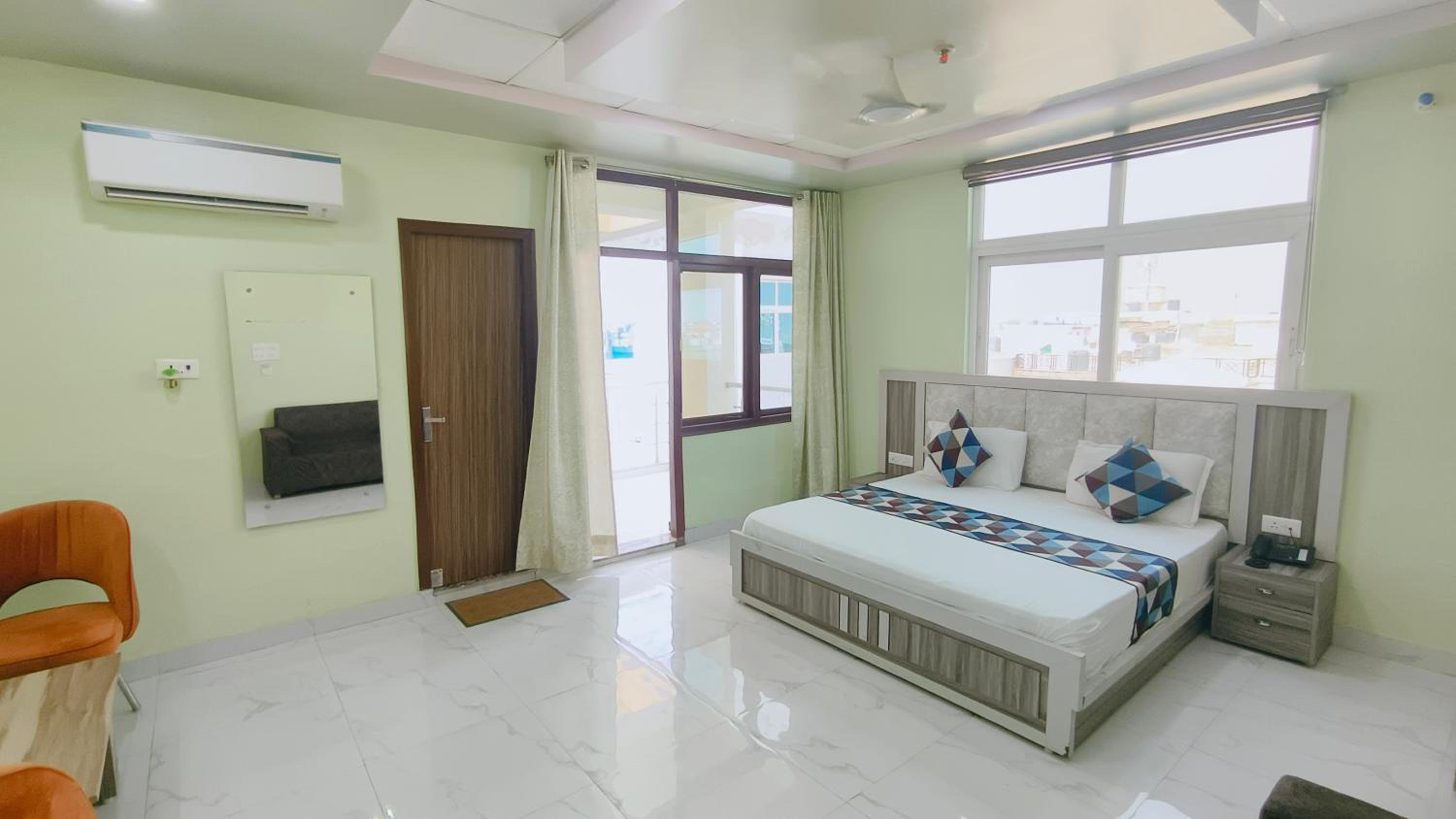 Deluxe Suite - Photo 11