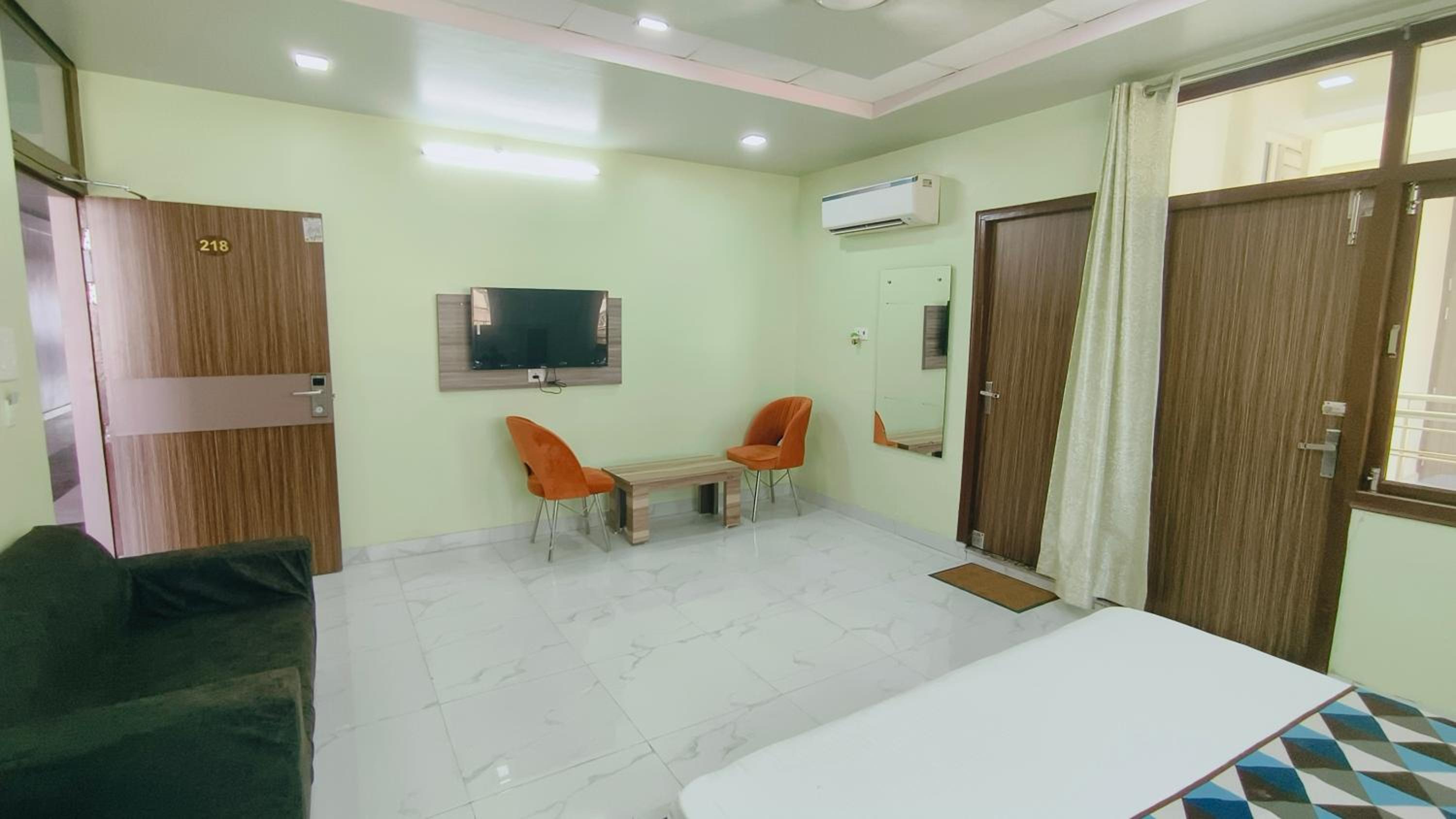 Deluxe Suite - Photo 1