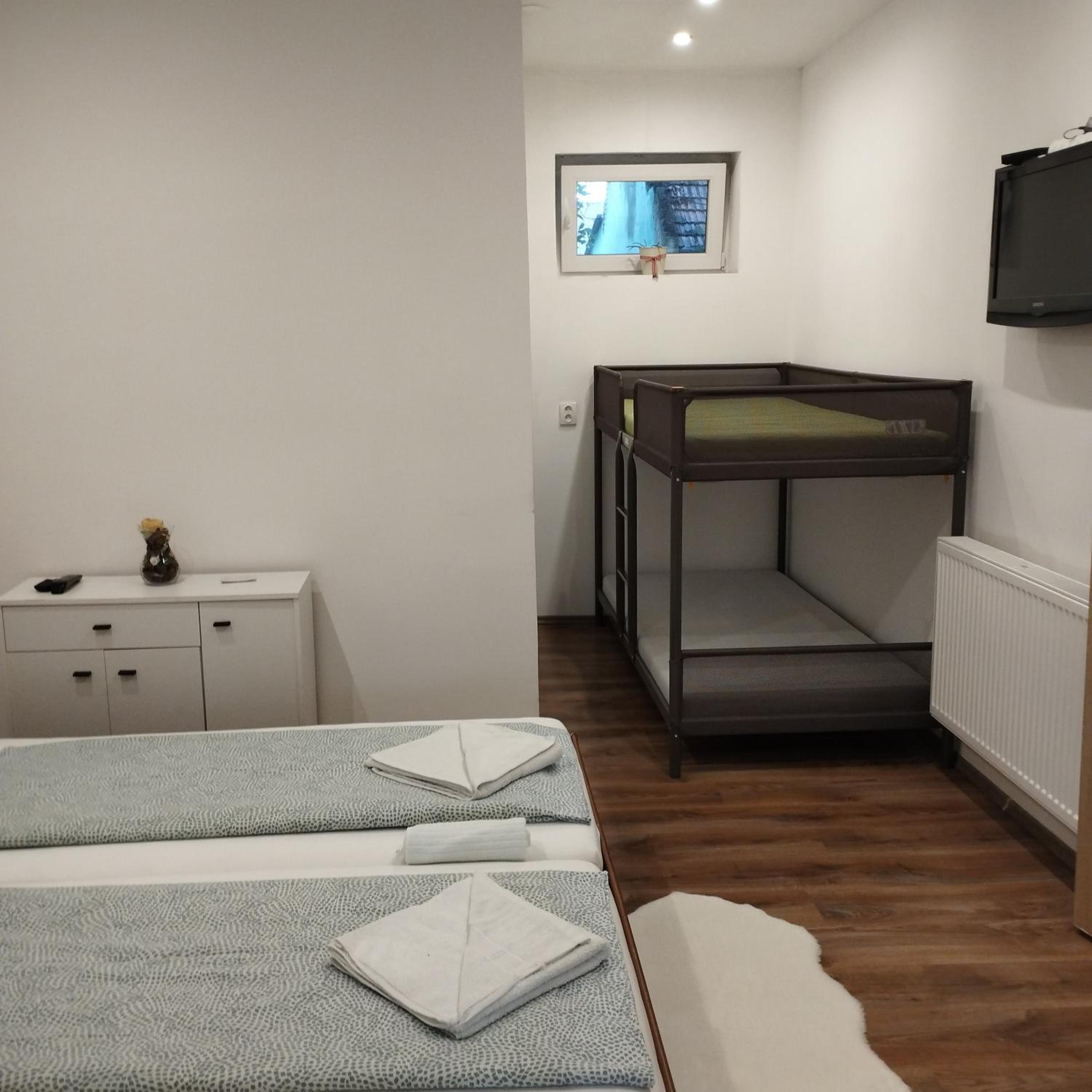 Studio Apartment - Photo 9